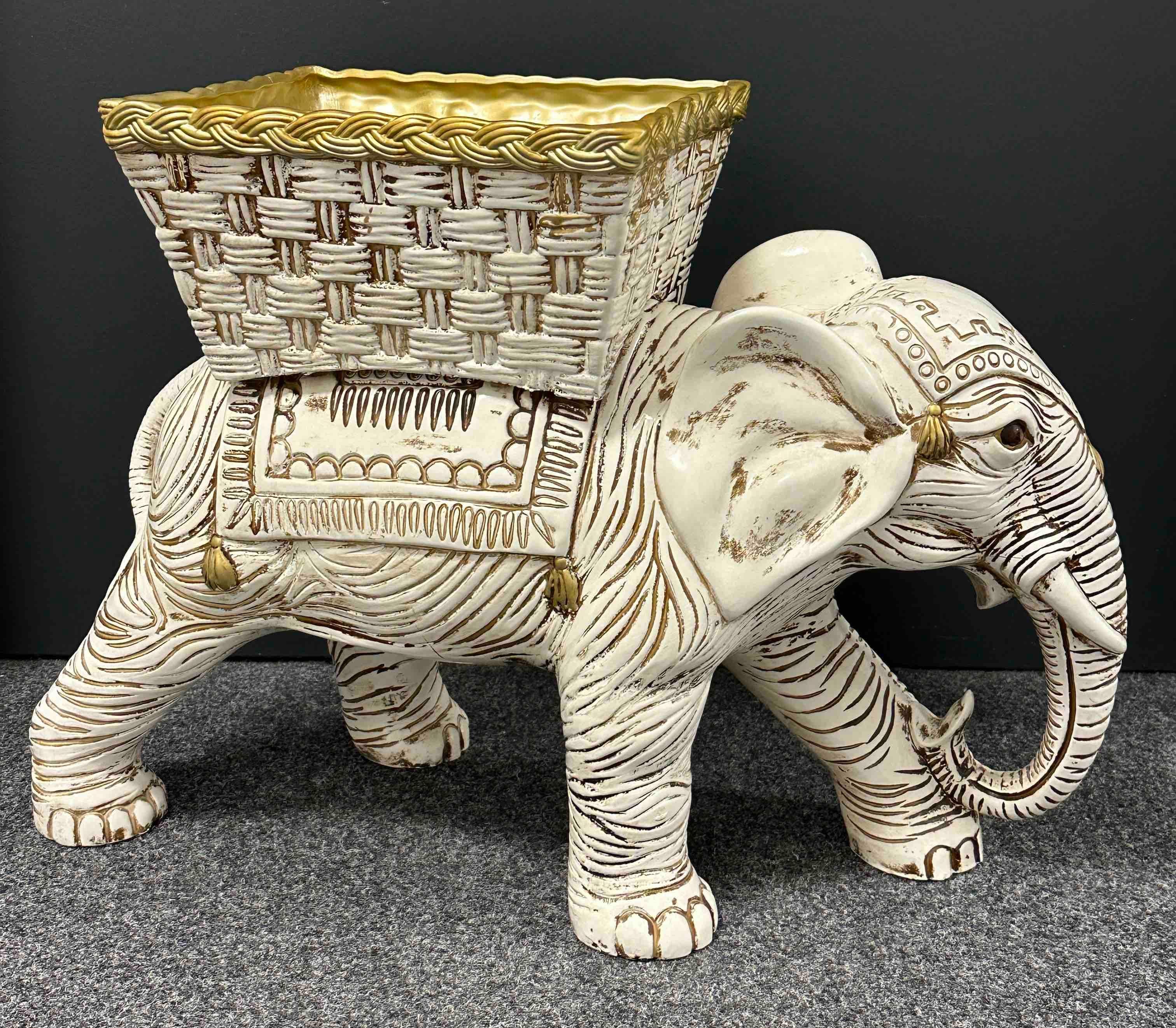 Vintage Hollywood Regency Chinese Elephant Garden Plant Stand Flower Pot, Italy In Good Condition For Sale In Nuernberg, DE