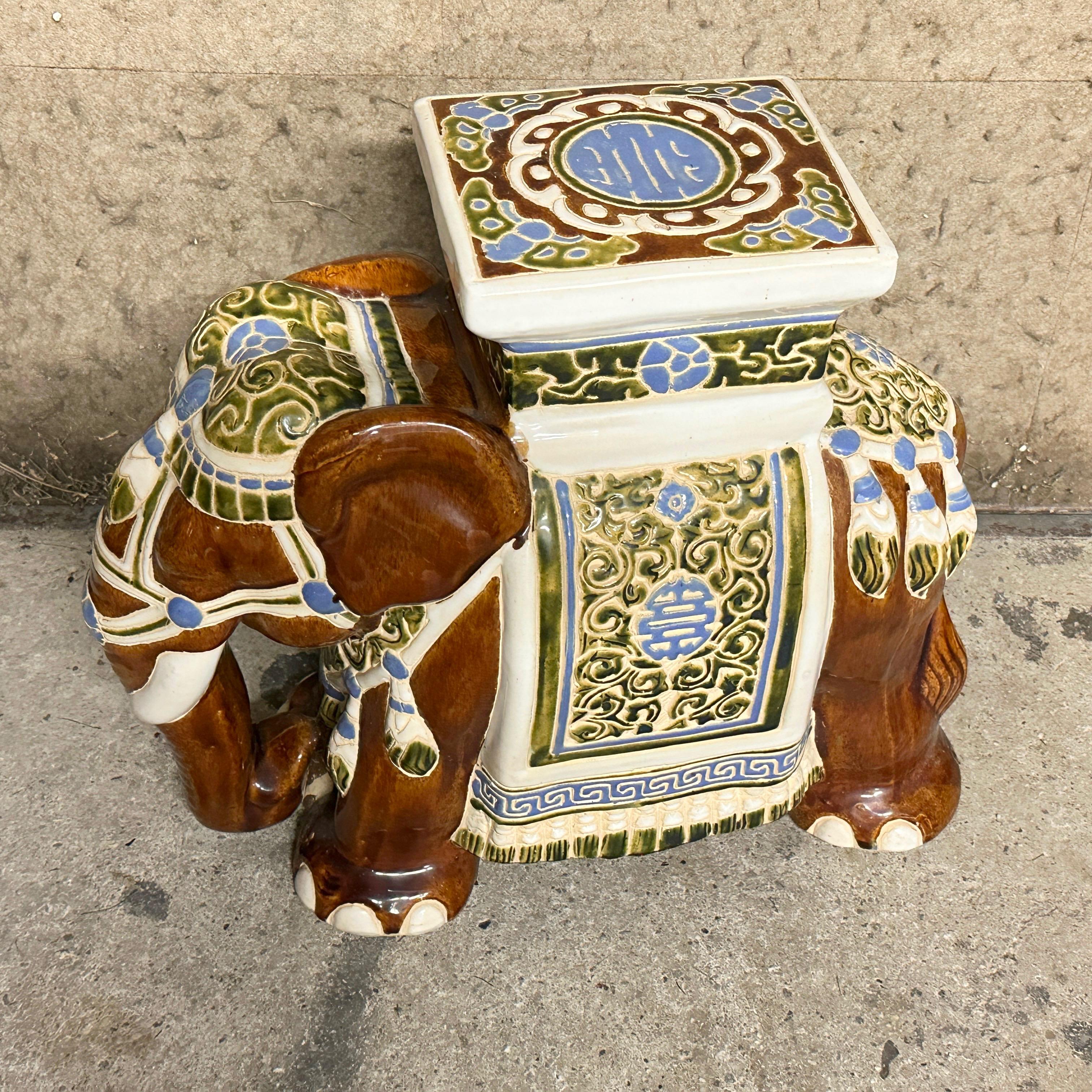 Chinesischer Elefanten-Garten-Pflanzgefäßständer im Hollywood Regency-Stil (Keramik) im Angebot