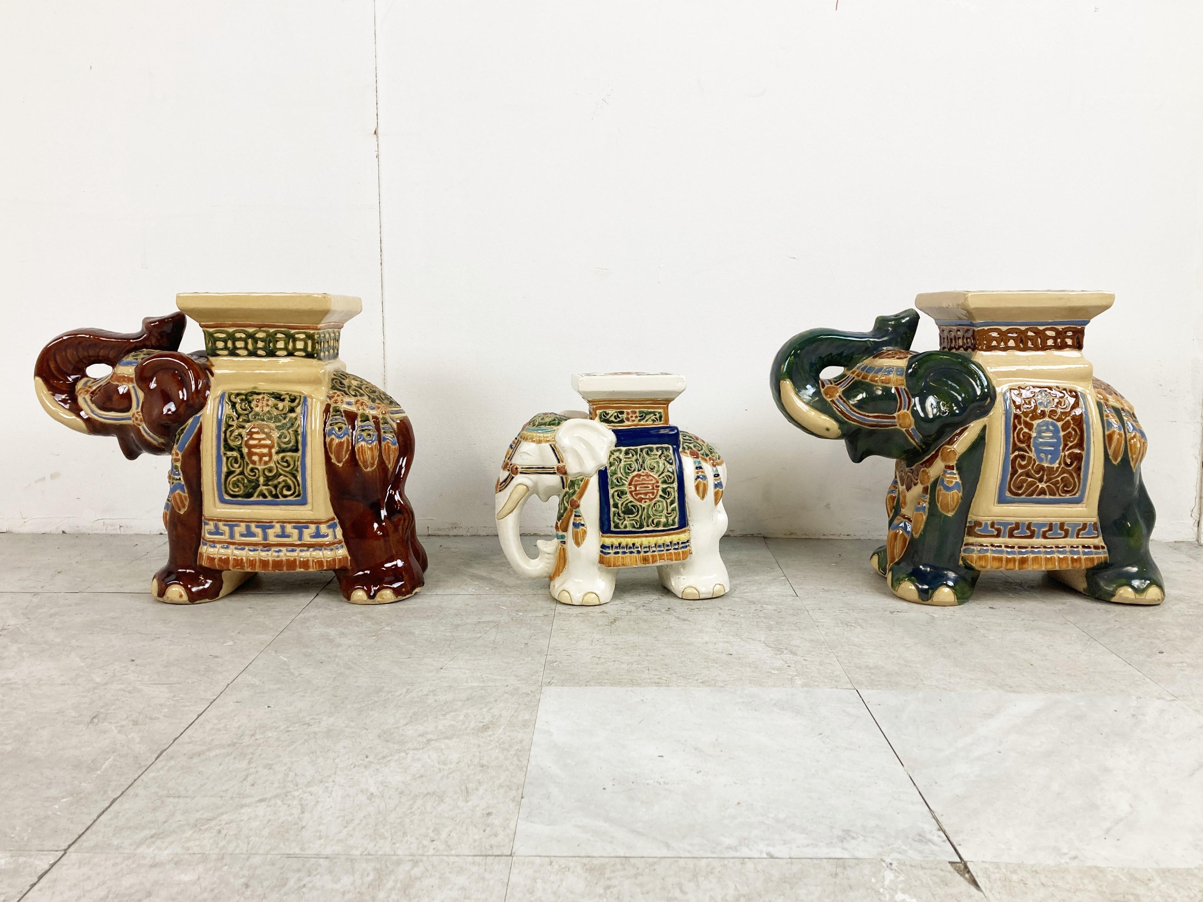 Chinesische Elefanten-Pflanzgefäßständer im Hollywood-Regency-Stil, 3er-Set, 1960er Jahre im Zustand „Gut“ im Angebot in HEVERLEE, BE