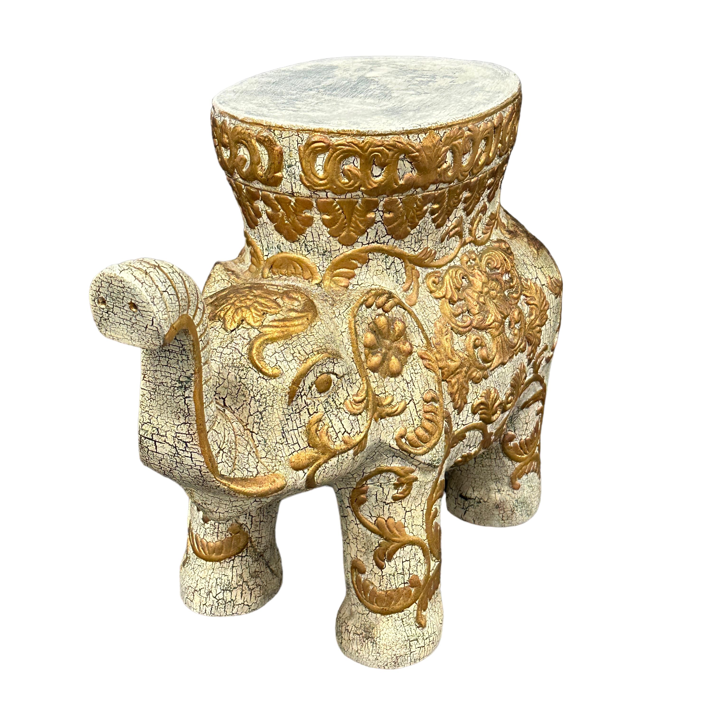 Vintage Hollywood Regency Chinese Happy Elephant Garden Plant Stand Side Table In Good Condition For Sale In Nuernberg, DE