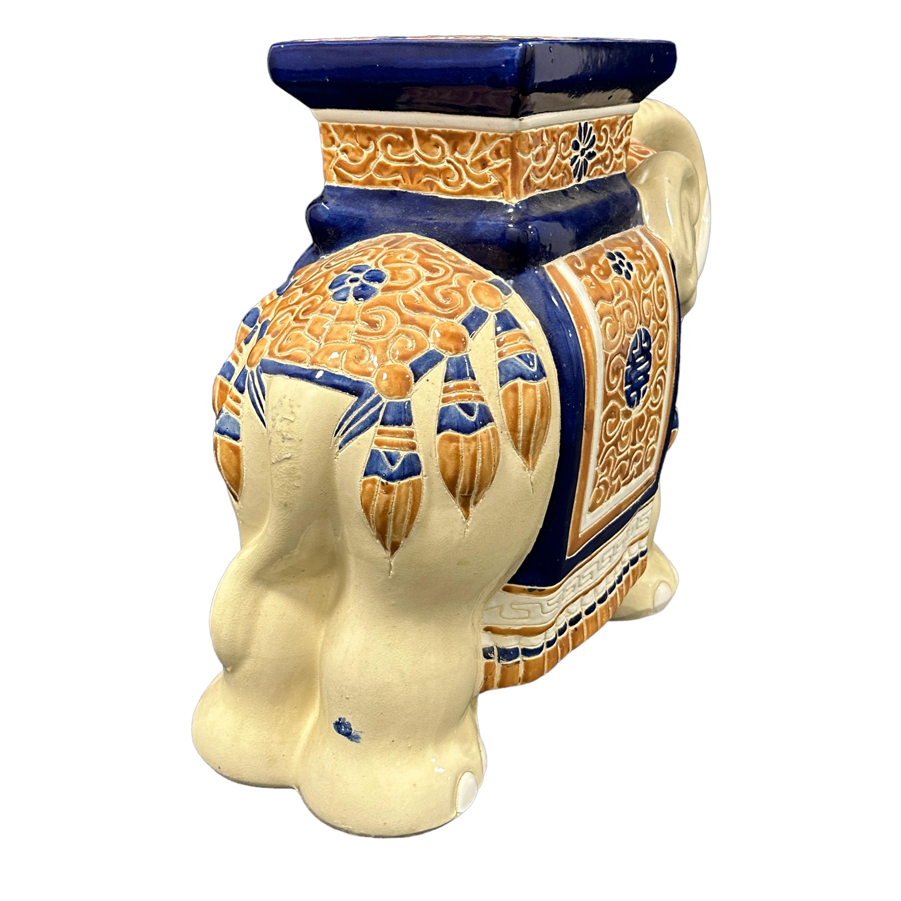 Chinesischer Happy Elephant-Garten-Pflanzgefäßständer/Beistelltisch, Hollywood Regency (Keramik) im Angebot