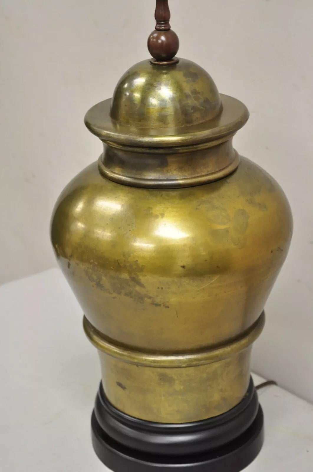 Lampe de table Vintage Hollywood Regency Chinoiserie en laiton patiné avec jarre à gingembre en vente 5