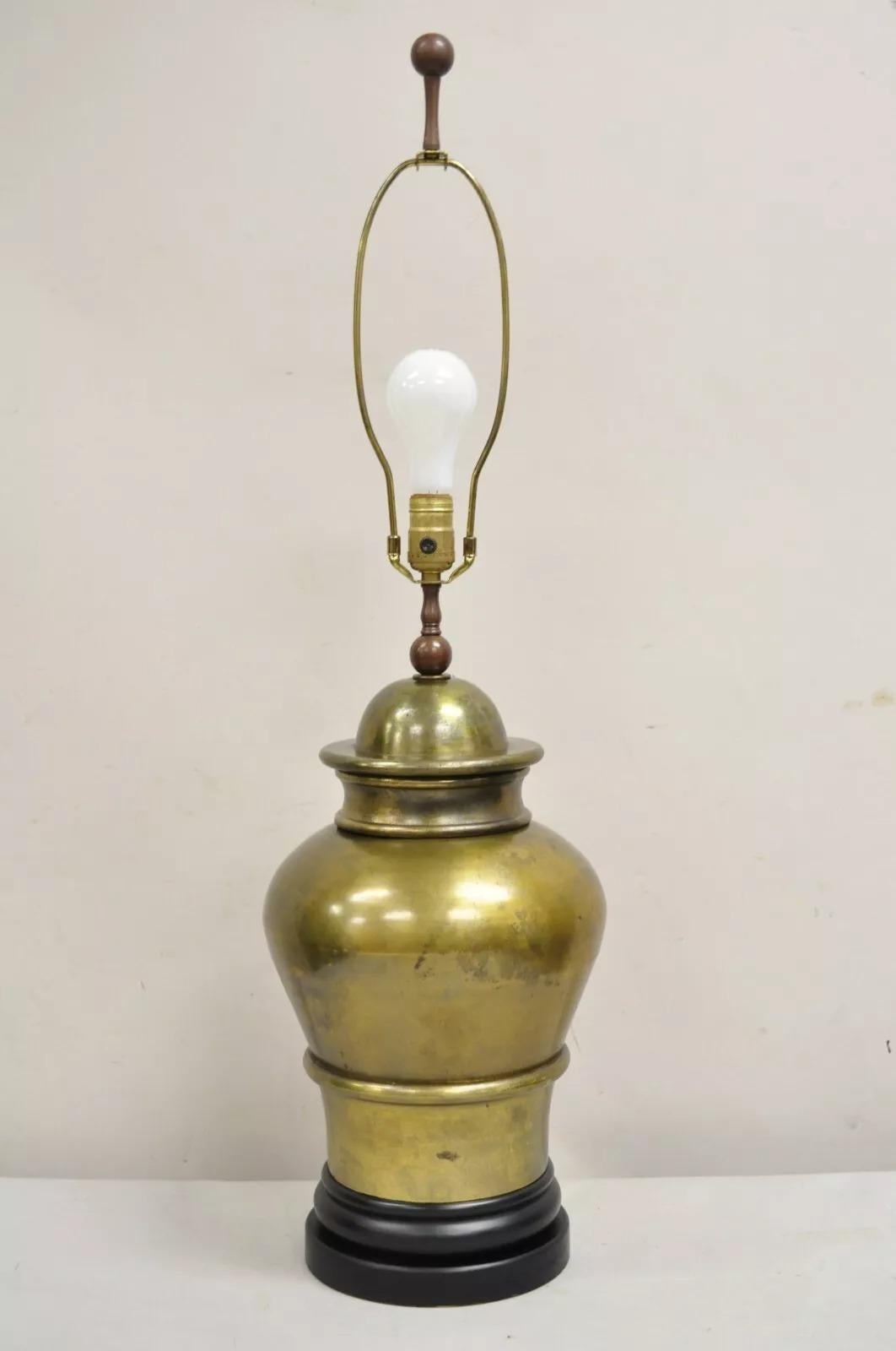 Lampe de table Vintage Hollywood Regency Chinoiserie en laiton patiné avec jarre à gingembre en vente 6
