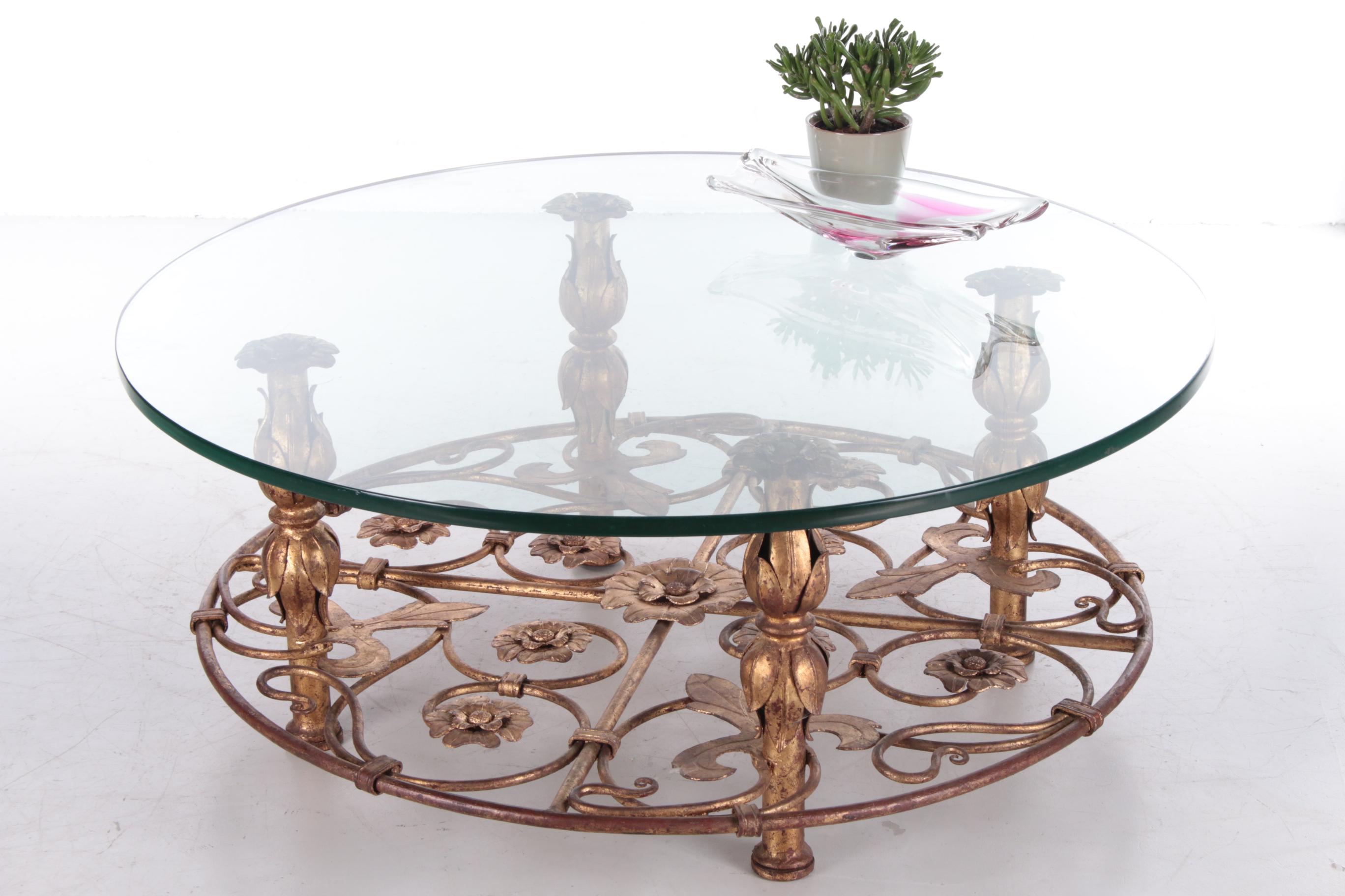 Vintage Hollywood Regency coffee table with beautiful floral design. 1970s.


Beautiful Hollywood Regency coffee table made of metal with a beautiful golden patina.

This table has 4 beautiful legs with a beautiful glass top.

You can store a