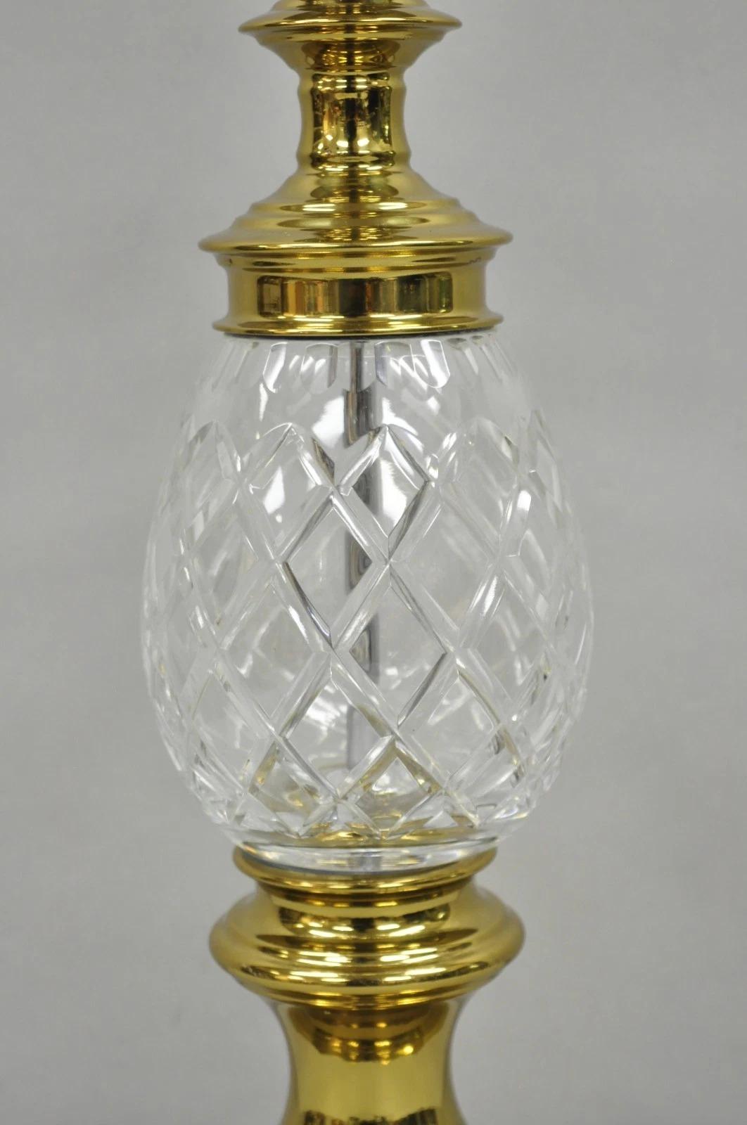 Vintage Hollywood Regency Crystal Glass Pineapple Column Brass Table Lamp In Good Condition For Sale In Philadelphia, PA