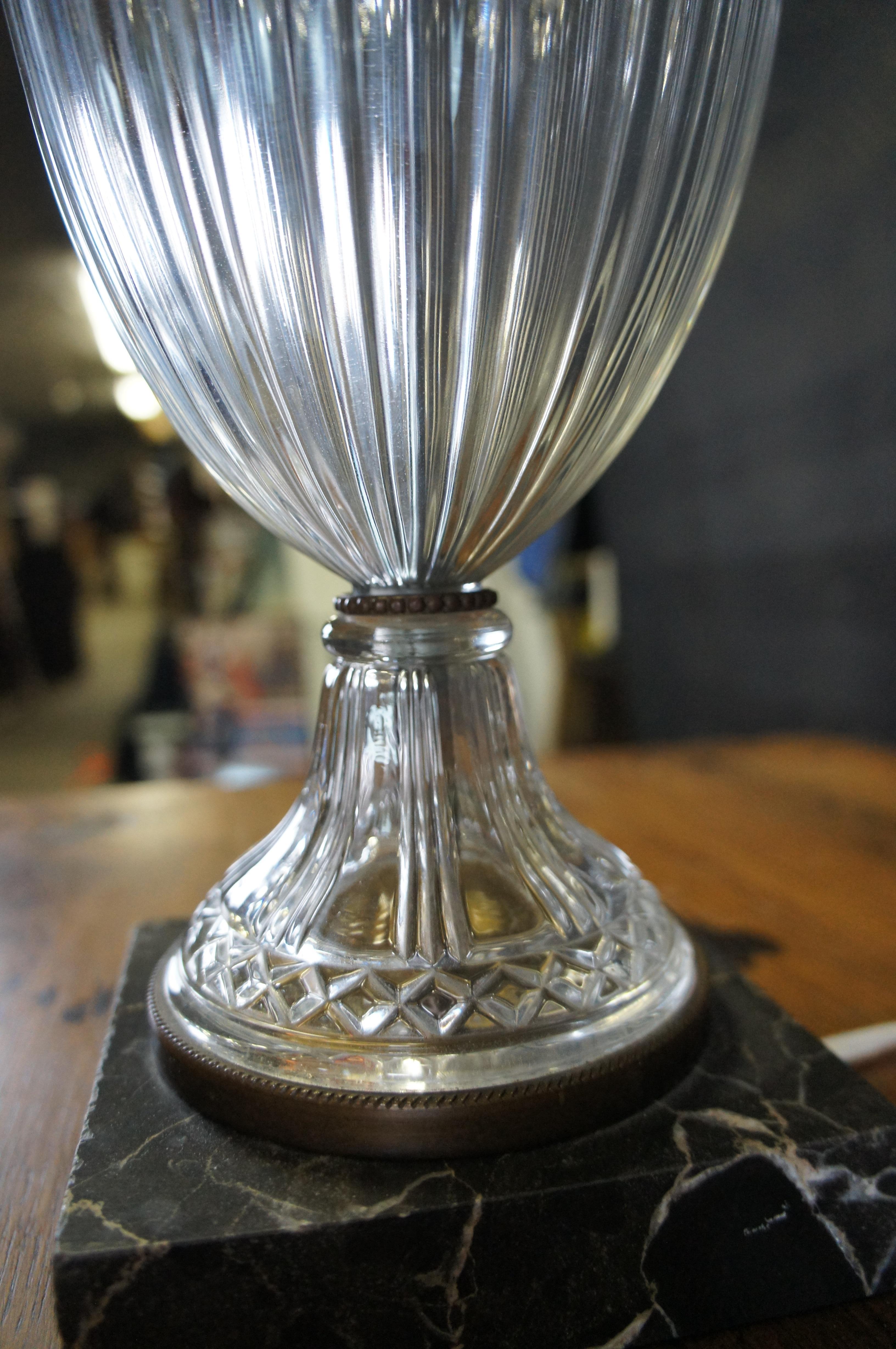 Lampe de table vintage Hollywood Regency avec trophée en cristal et urne de cheminée 29 pouces en vente 6