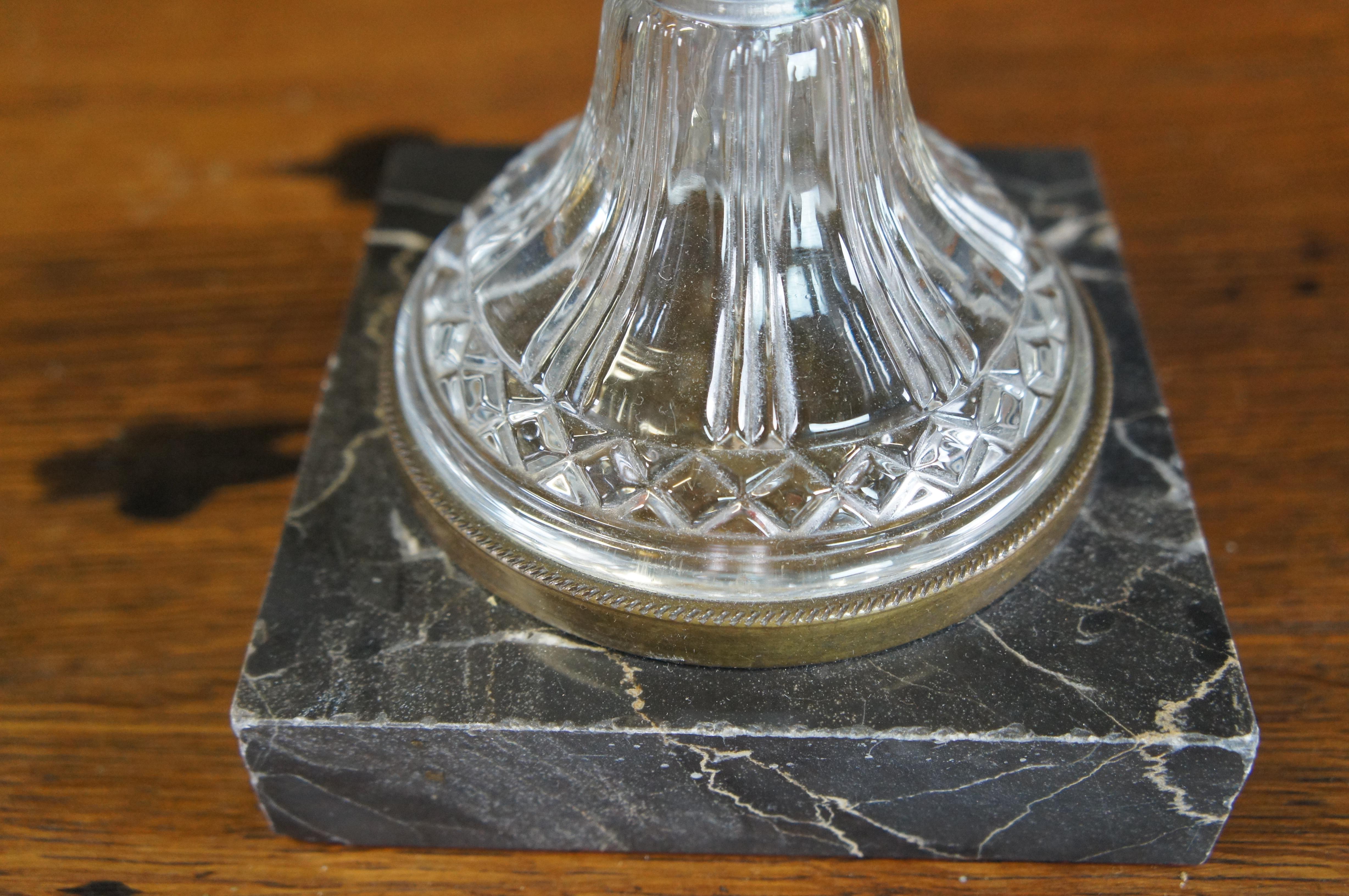 Lampe de table vintage Hollywood Regency avec trophée en cristal et urne de cheminée 29 pouces en vente 2