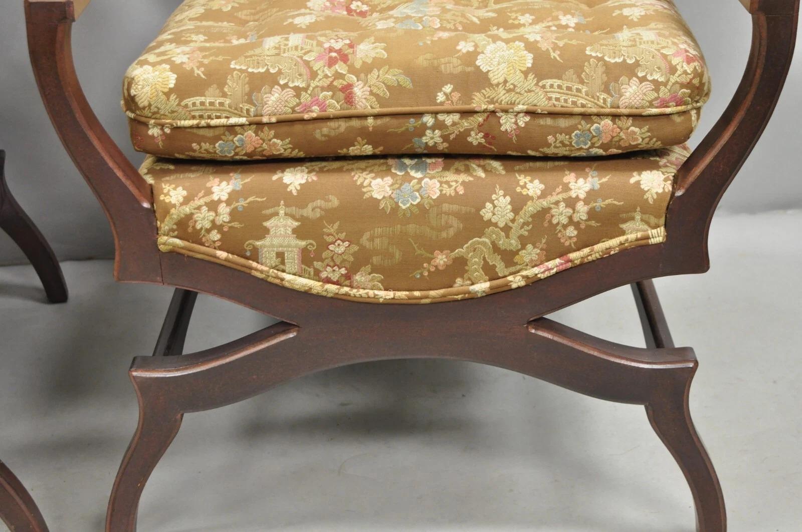 Vintage Hollywood Regency Curule in legno con telaio a X - una coppia di poltrone da salotto in vendita 2