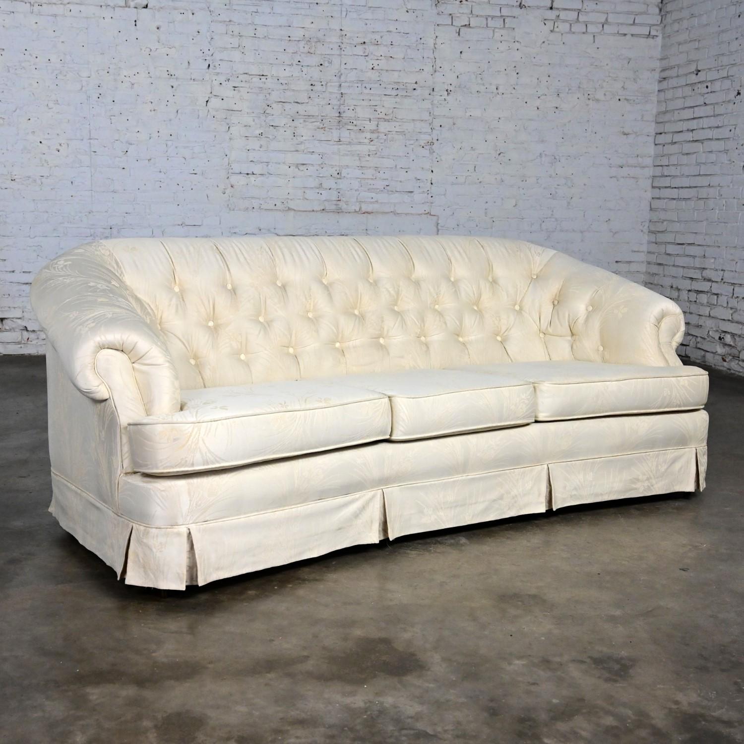 Vintage Hollywood Regency Curved Sofa Button Back Off-White Damask Fabric In Good Condition For Sale In Topeka, KS