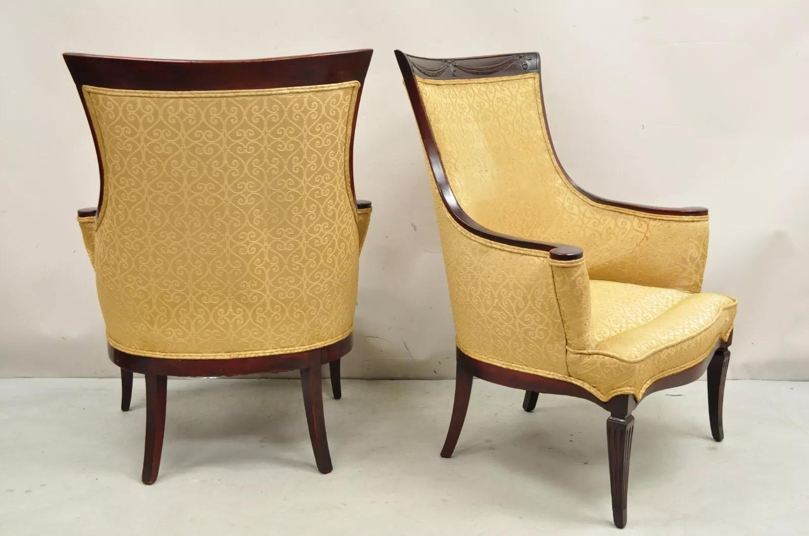 Chaises longues de cheminée en acajou sculpté et drapé, Vintage Hollywood Regency - une paire en vente 4