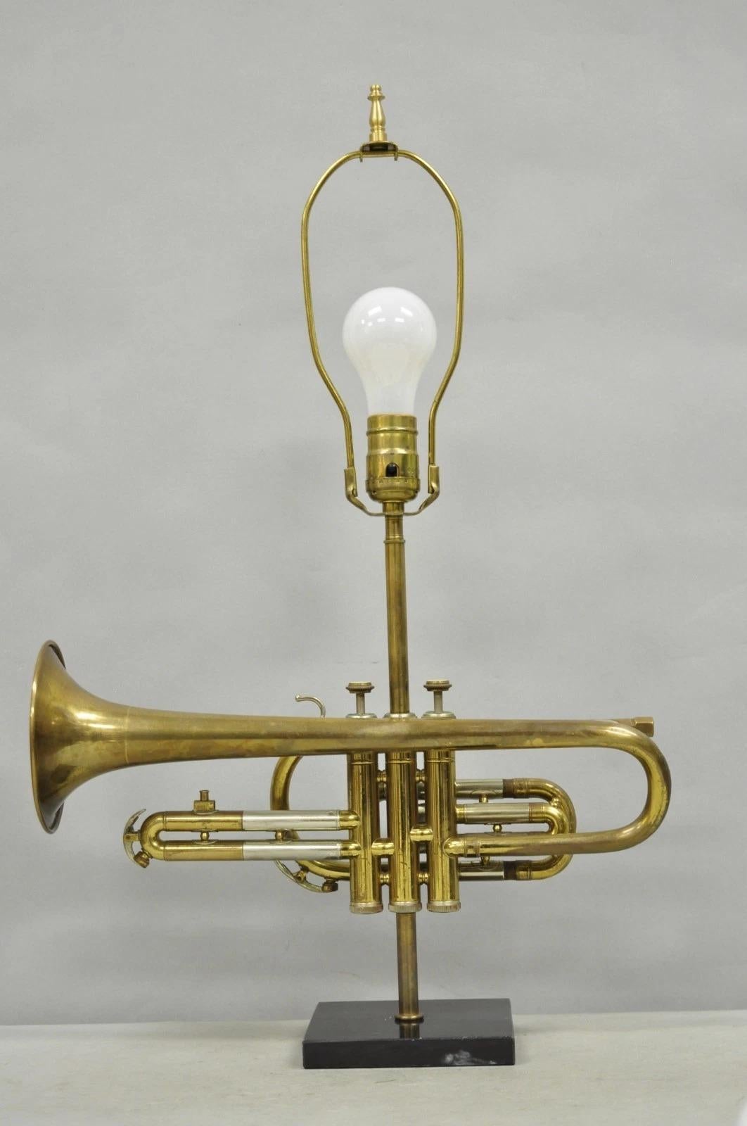Vintage Hollywood Regency Kaiser Messing Trompete Horn Repurposed Tischlampe im Angebot 7