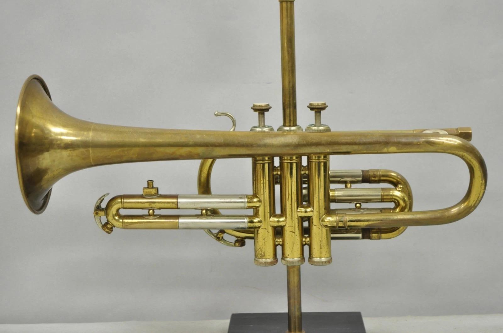Vintage Hollywood Regency Kaiser Messing Trompete Horn Repurposed Tischlampe (Unbekannt) im Angebot