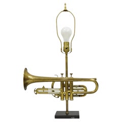 Lampada da tavolo d'epoca Hollywood Regency Emperor Brass Trumpet & Horn, riutilizzata