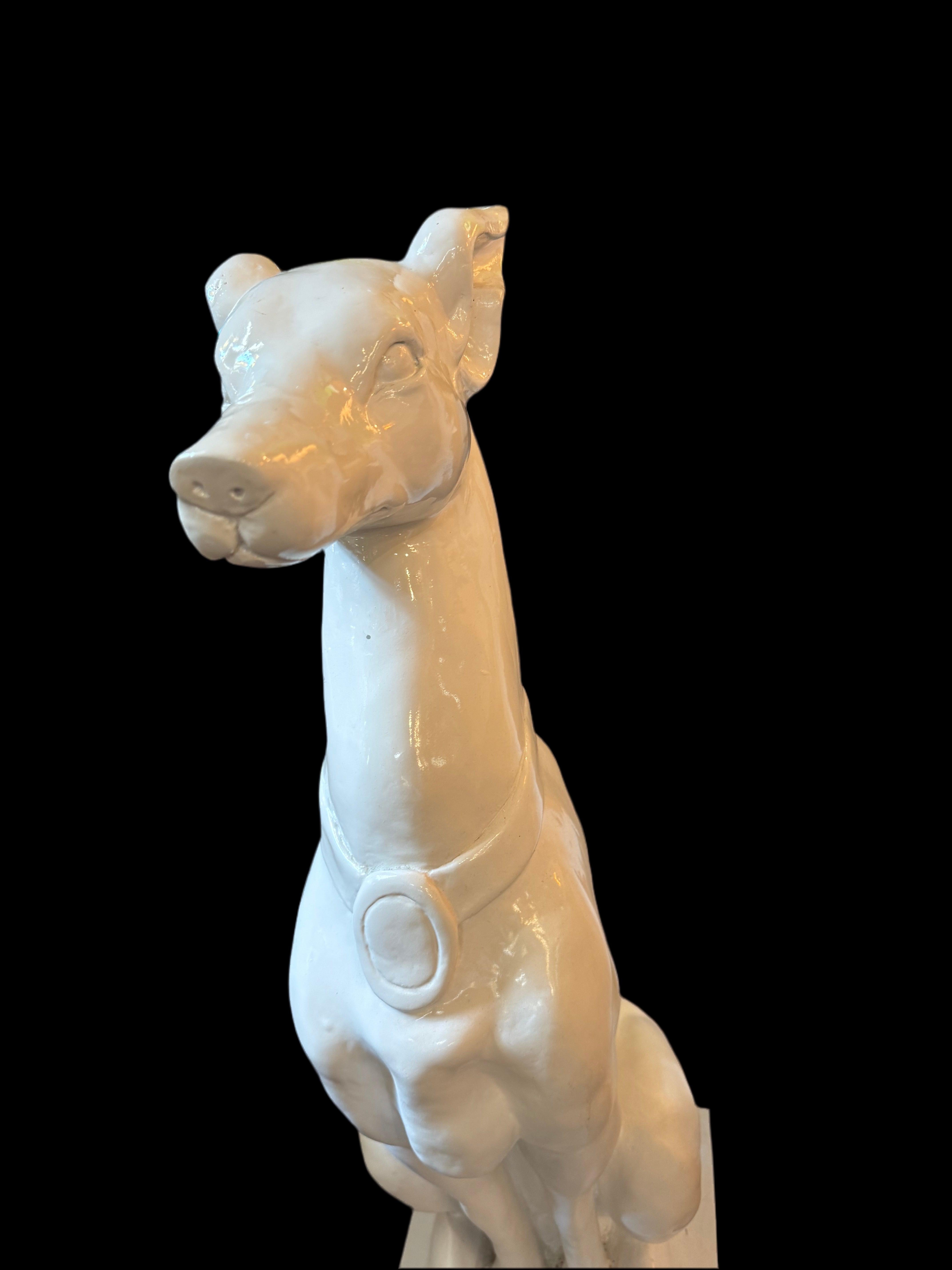 Americano Vintage Hollywood Regency Era Cane Whippet/Greyhound in gesso bianco - coppia in vendita