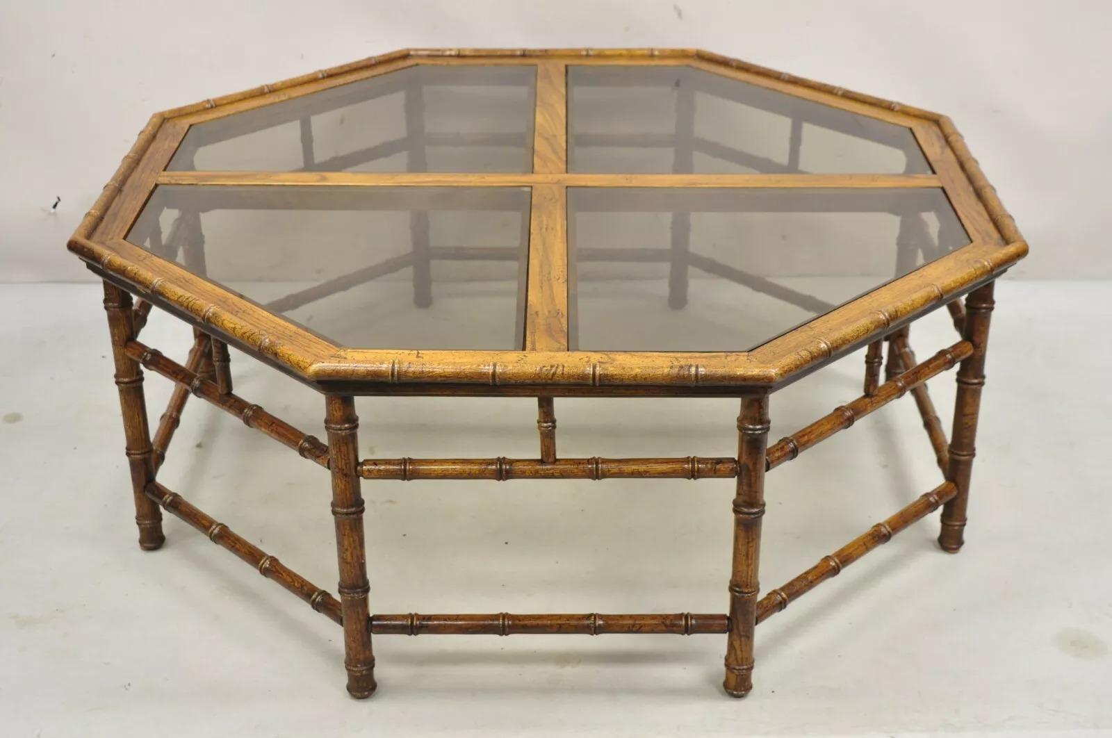 Table basse octogonale Hollywood Regency en faux bambou avec plateau en verre en vente 3