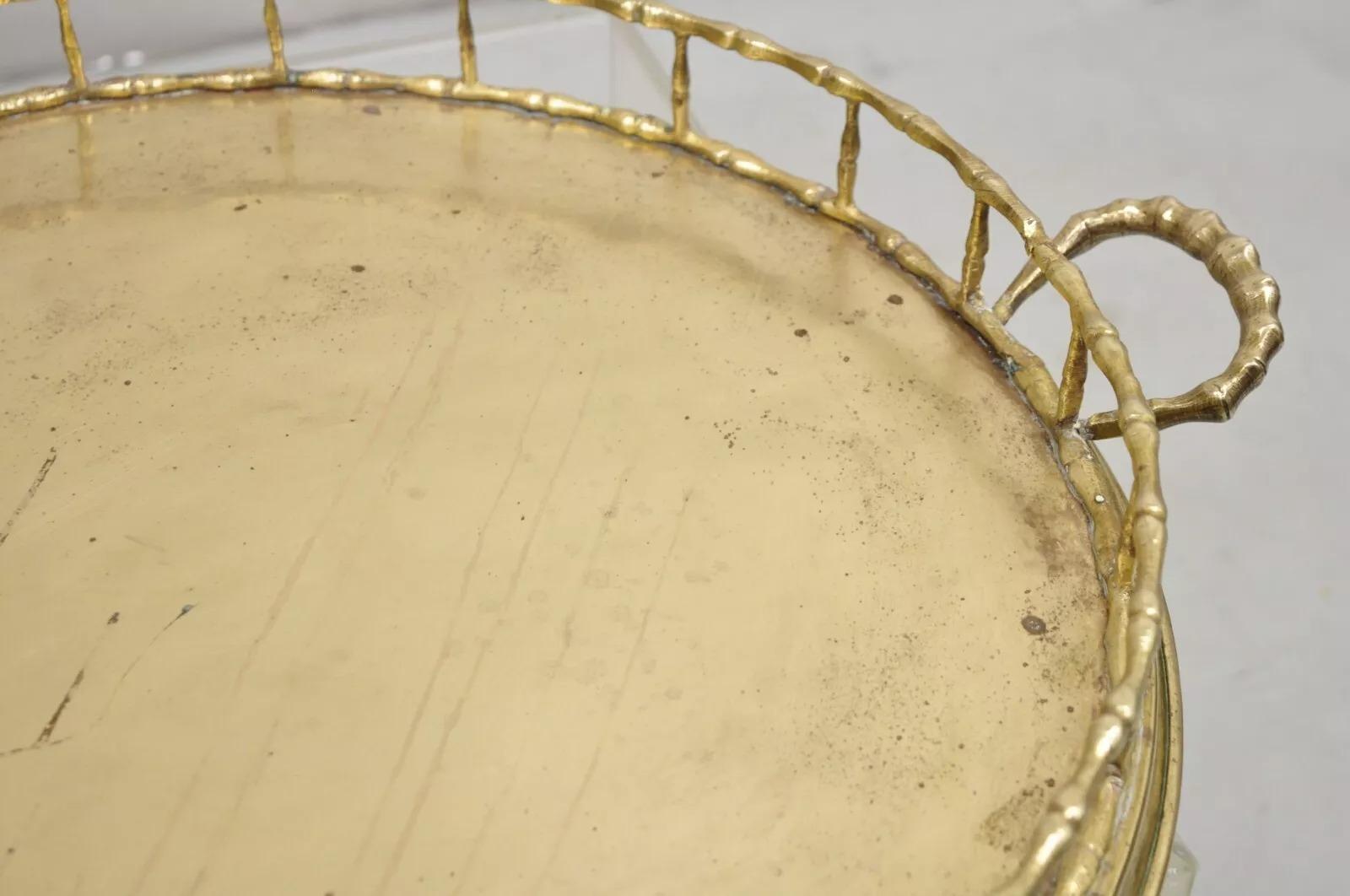 Vintage Hollywood Regency Faux Bamboo Solid Brass Round Serving Platter Tray In Good Condition For Sale In Philadelphia, PA