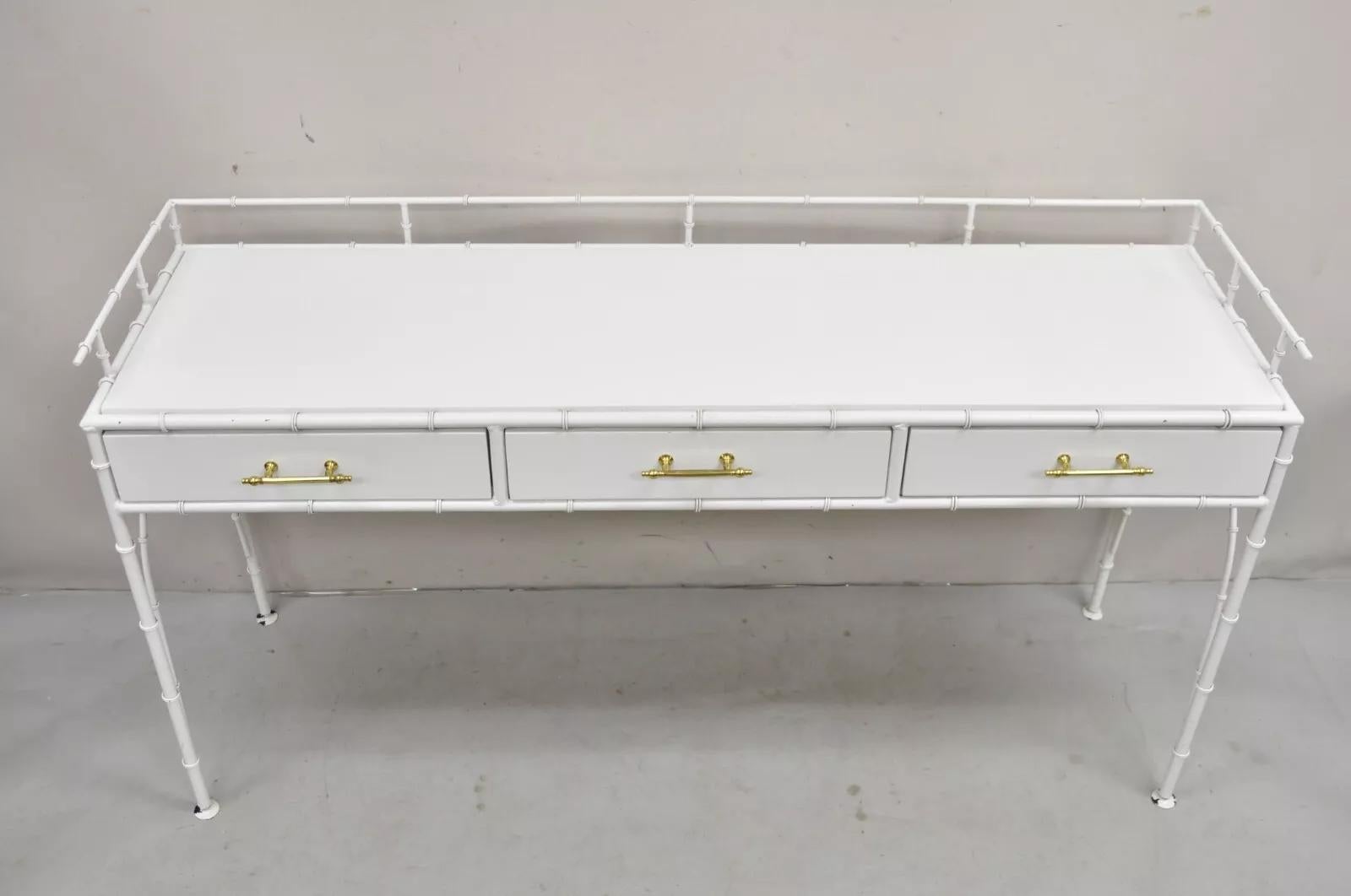 Consola de metal de 3 cajones Vintage Hollywood Regency Faux Bamboo White en venta 5