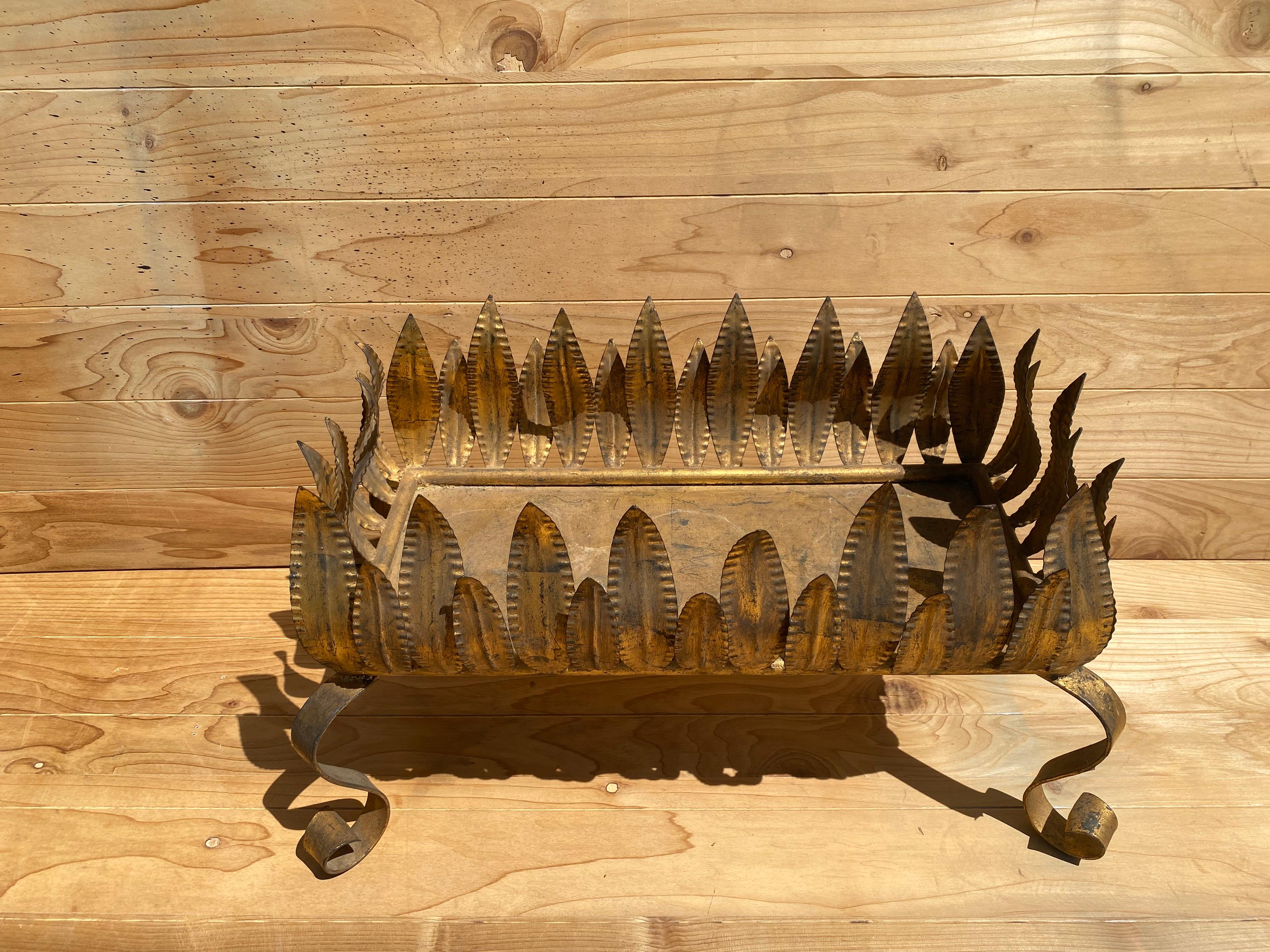 Vintage Hollywood Regency French Gilt Planter / Log Rack 

This versatile receptacle, crafted in the 1940s, is made from gilt metal foliage. Decorate your living room’s fire place by using this as a log rack or display potted plants in it. The