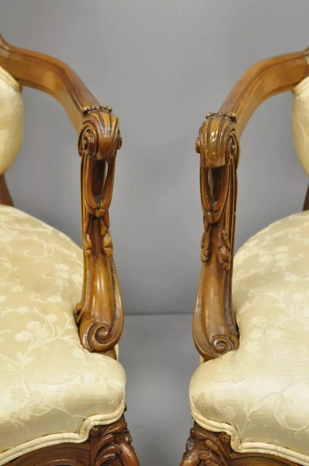 Vintage Hollywood Regency - Poltrone intagliate con drappeggio in stile Luigi - una coppia In condizioni buone in vendita a Philadelphia, PA