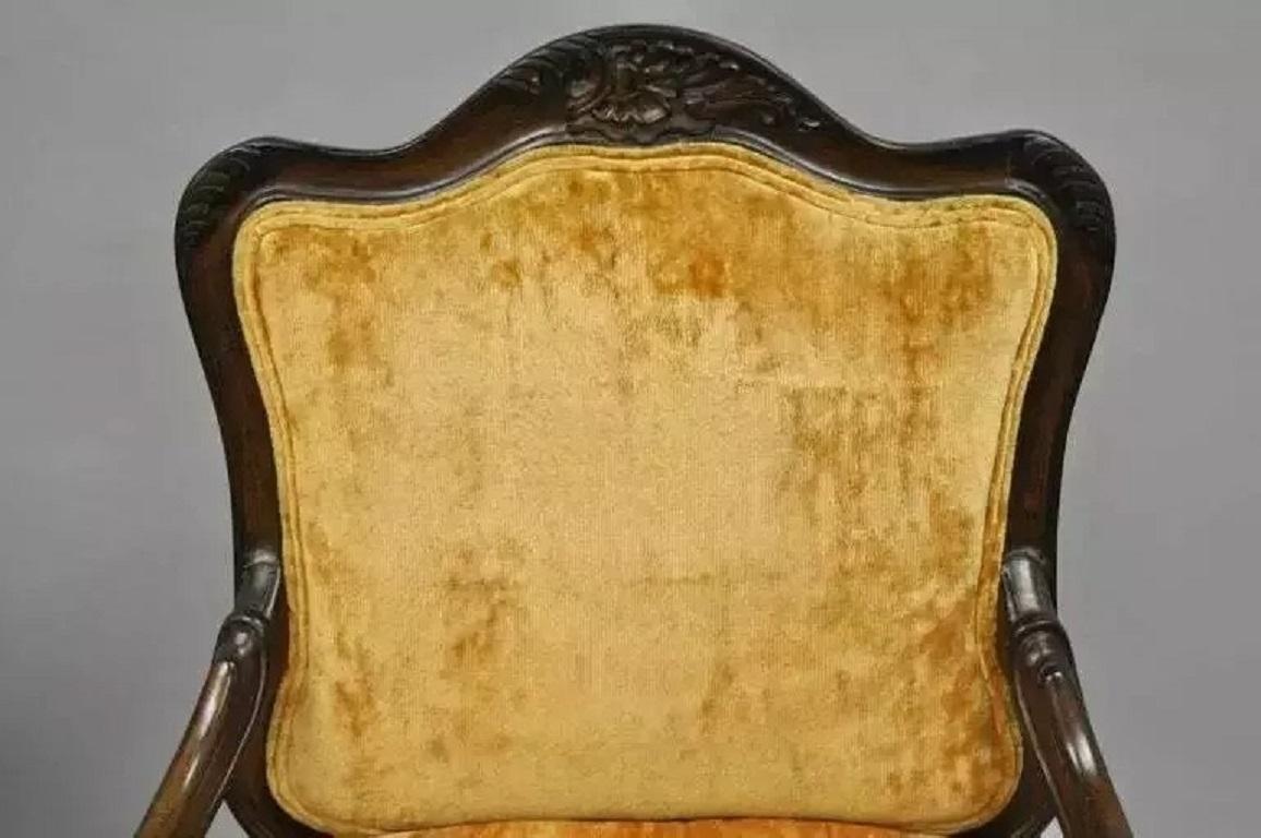 Inconnu Paire de fauteuils provincial français de style Louis XV vintage Hollywood Regency en vente