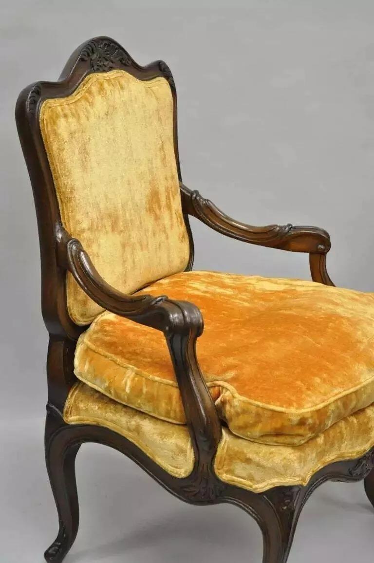 Paire de fauteuils provincial français de style Louis XV vintage Hollywood Regency en vente 1