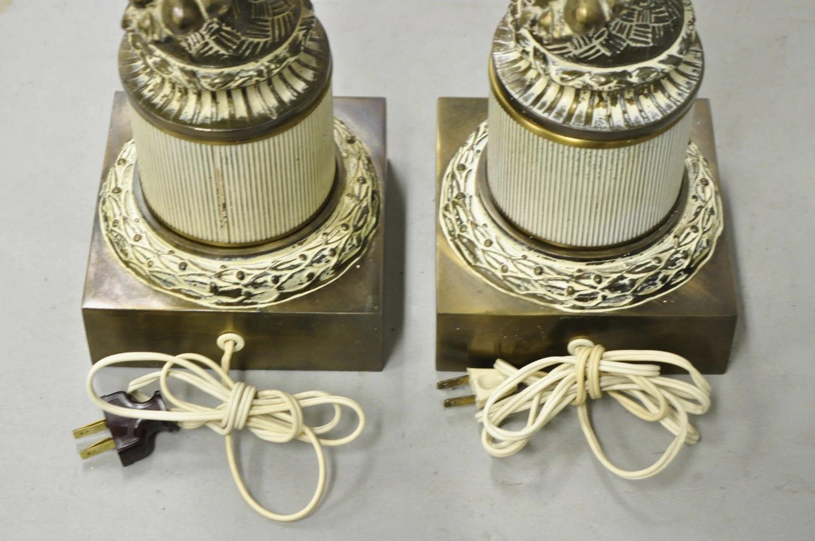 Lámparas de sobremesa vintage estilo Hollywood Regency francés de metal con forma de querubín - un par en venta 3