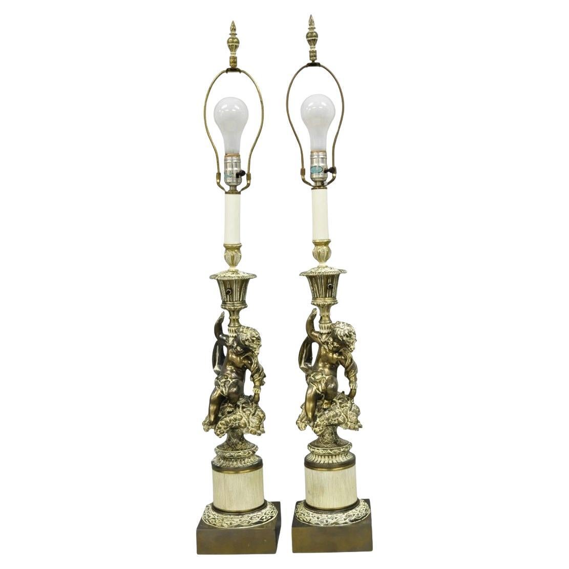 Lampada da tavolo in metallo con cherubino figurato in stile Hollywood Regency francese - una coppia