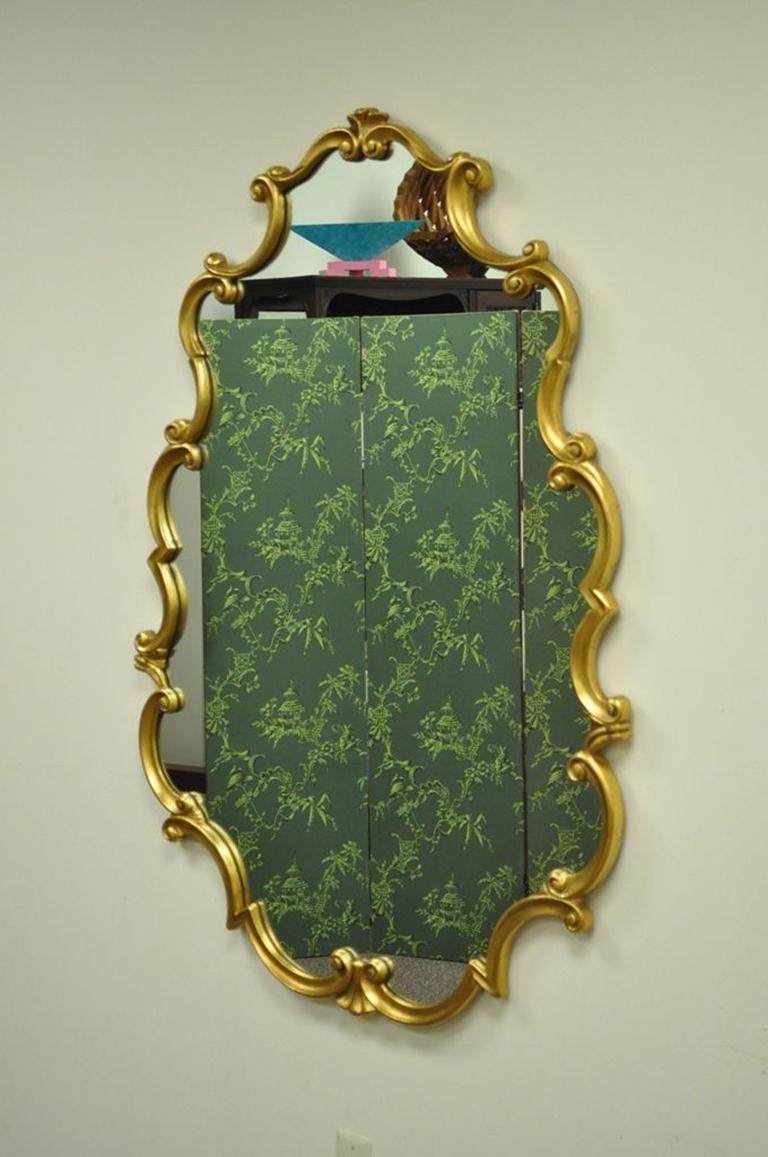 Vintage-Wandspiegel im französischen Hollywood-Regency-Stil mit Goldschnitzereien und Schnörkeln 5