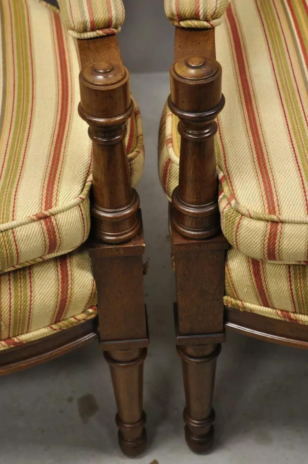 Vintage Hollywood Regency - Poltrone imbottite con schienale alto in stile francese - una coppia in vendita 2