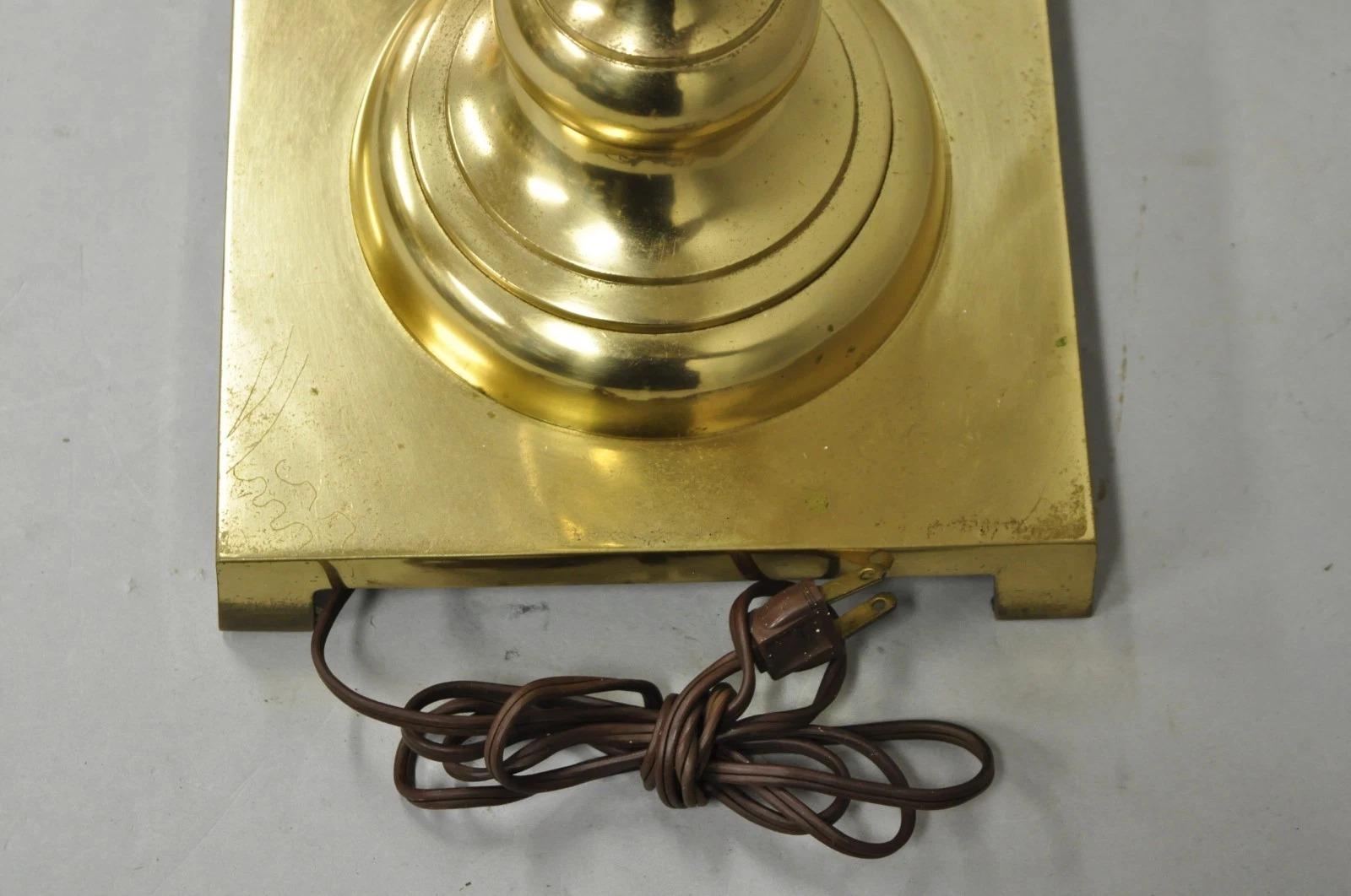 Lampada da tavolo a candeliere alto in ottone dorato Vintage Hollywood Regency Made In Japan in vendita 5