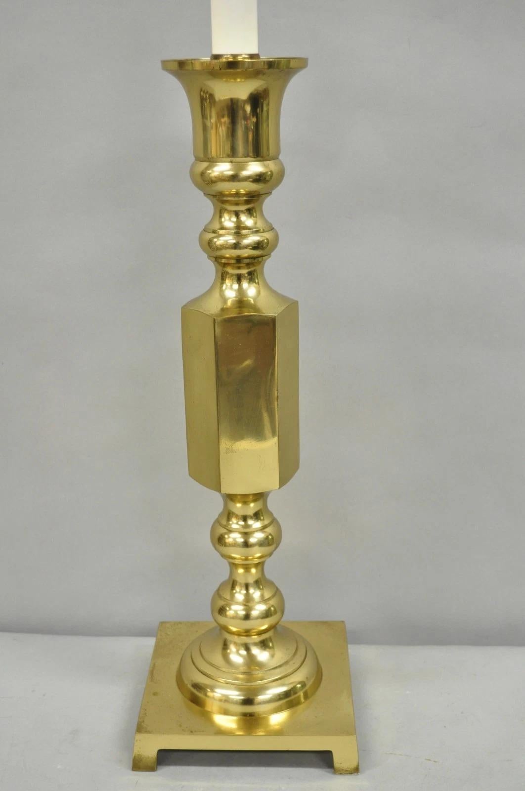 Sconosciuto Lampada da tavolo a candeliere alto in ottone dorato Vintage Hollywood Regency Made In Japan in vendita
