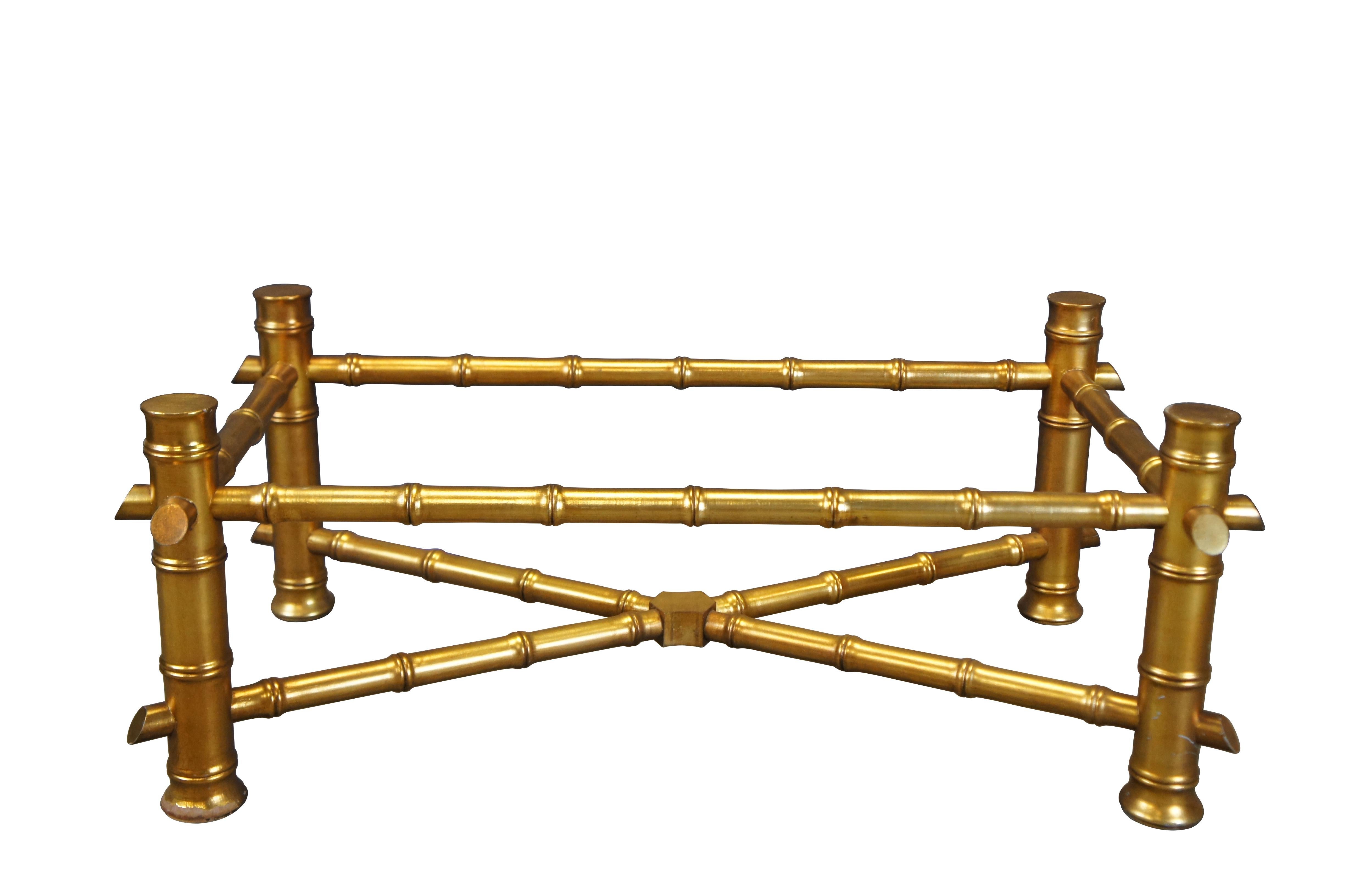Vintage Hollywood Regency / Mitte des Jahrhunderts modernen Stil rechteckige Gold vergoldet faux Bambus Couchtisch Basis.

Abmessungen:
23