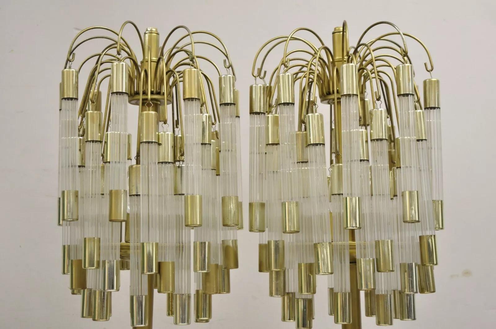Inconnu Lampes de table à cascade en acrylique Gold Palms Vintage - Paire en vente
