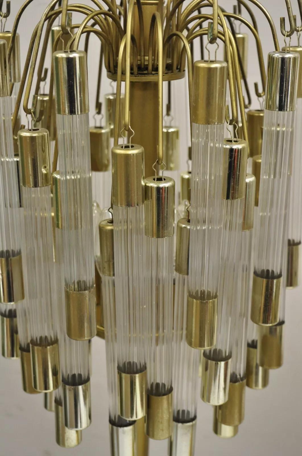20ième siècle Lampes de table à cascade en acrylique Gold Palms Vintage - Paire en vente