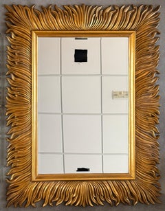 Vintage-Wandspiegel im Hollywood-Regency-Stil mit goldenem Sunburst-Muster und verziertem Rahmen