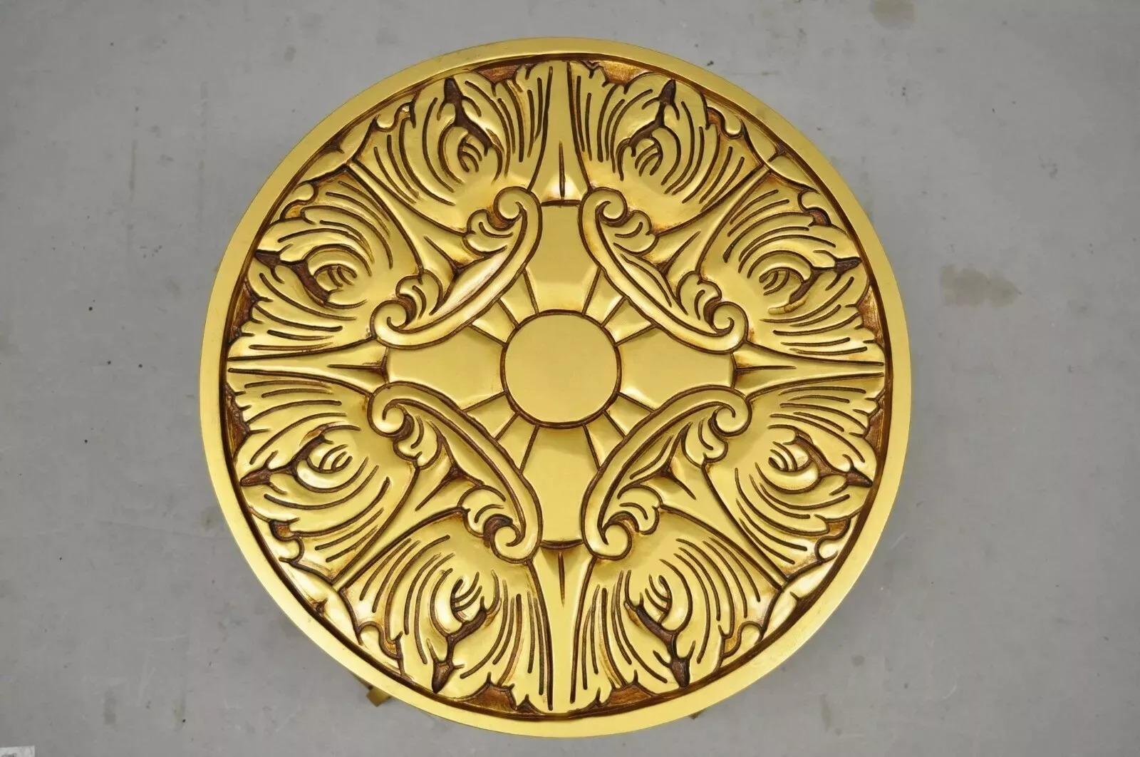 Table basse ronde à piédestal en bois doré Hollywood Regency en vente 4