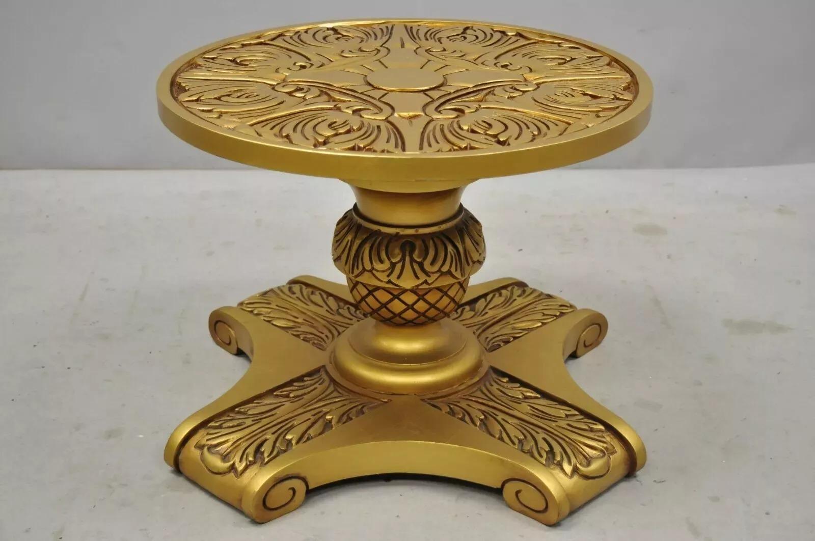 Table basse ronde à piédestal en bois doré Hollywood Regency en vente 6