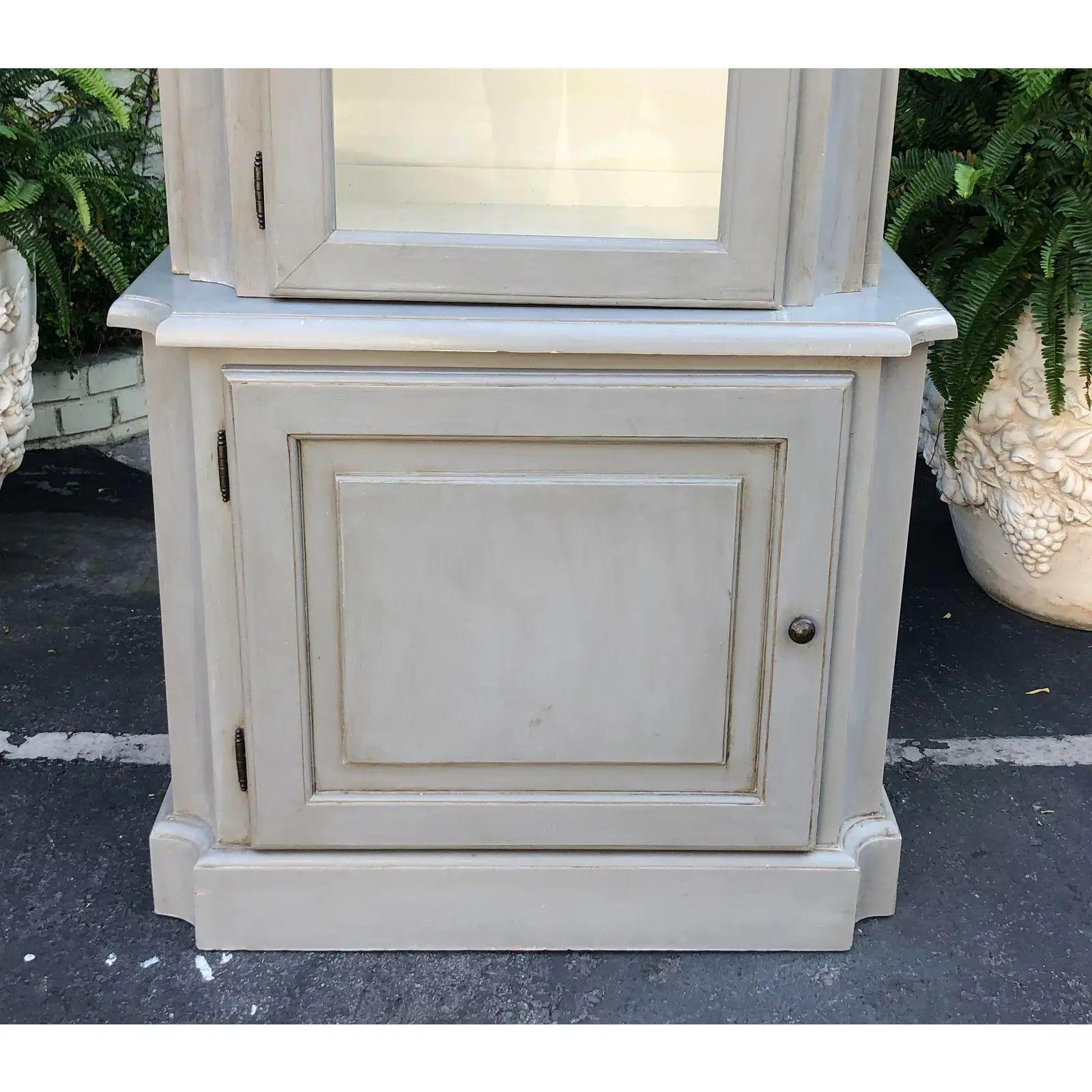 Vintage Hollywood Regency Gray Painted Showcase Cupboard Cabinet In Good Condition For Sale In LOS ANGELES, CA