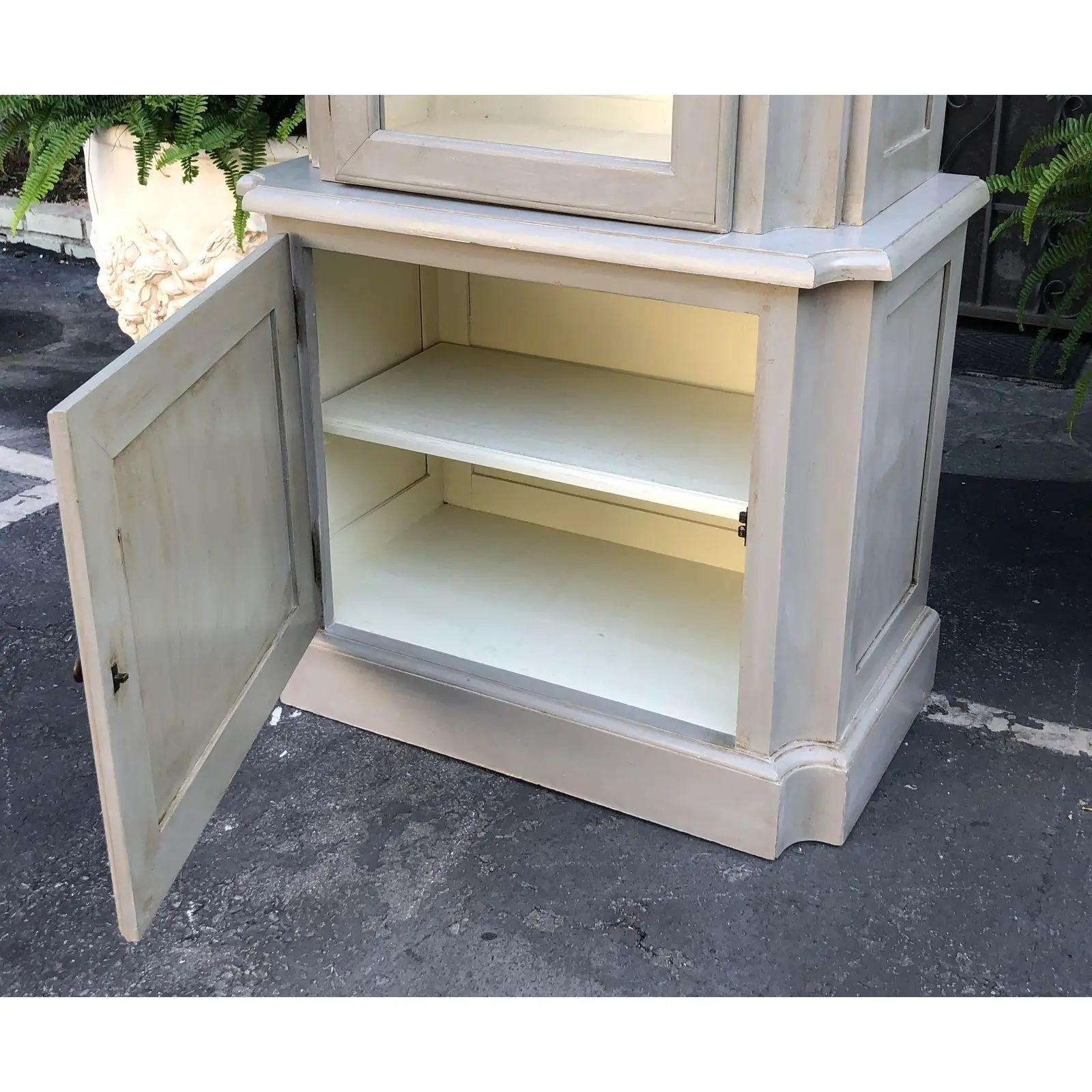 20th Century Vintage Hollywood Regency Gray Painted Showcase Cupboard Cabinet For Sale