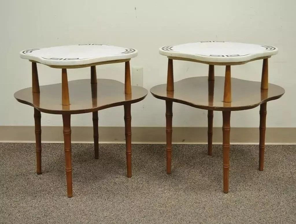 Paire de tables d'appoint vintage Hollywood Regency Greek Key Marbre Faux Bamboo Wood en vente 2