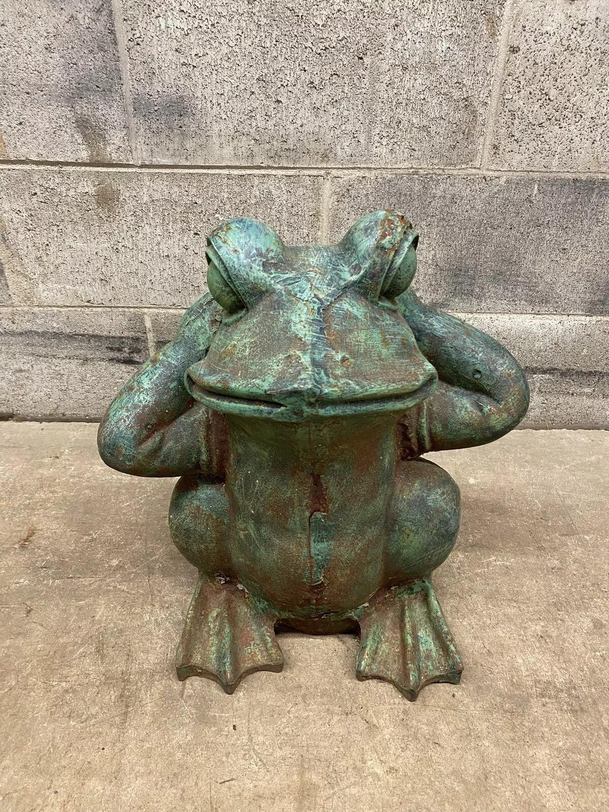 Statue de grenouille de jardin surdimensionnée en fonte verte Vintage Hollywood Regency 