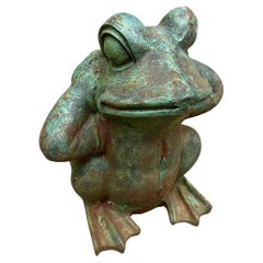 Statue de grenouille de jardin en fonte verte vintage Hollywood Regency « Hear no Evil »
