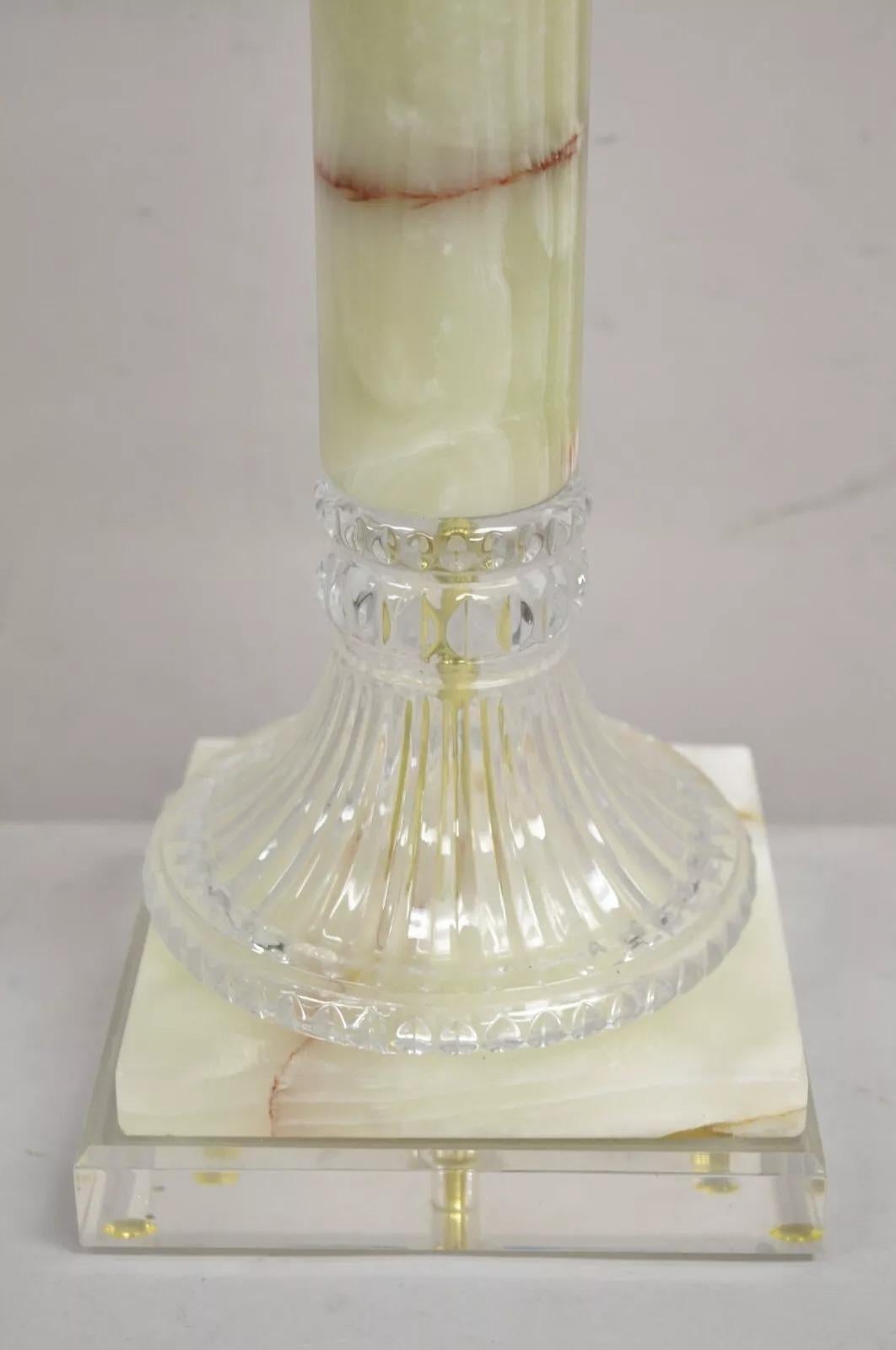 Lampe de table à colonne corinthienne en pierre d'onyx vert Hollywood Regency en vente 5