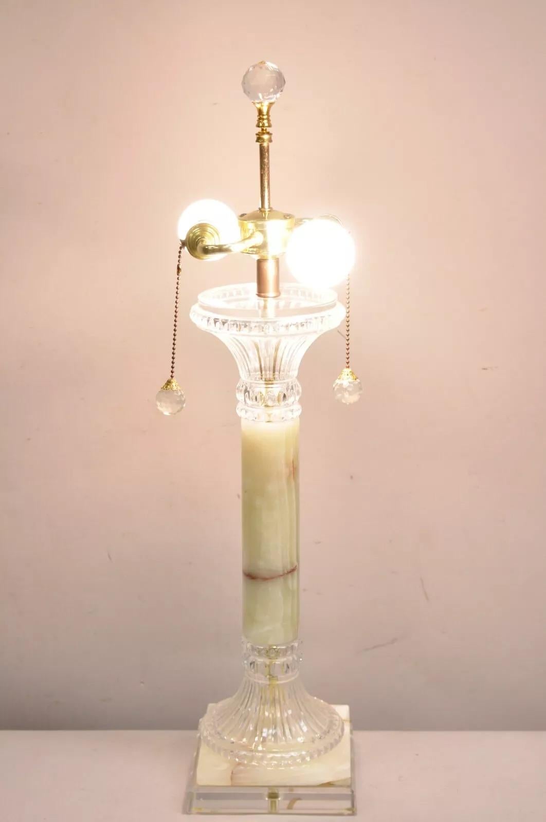 Inconnu Lampe de table à colonne corinthienne en pierre d'onyx vert Hollywood Regency en vente