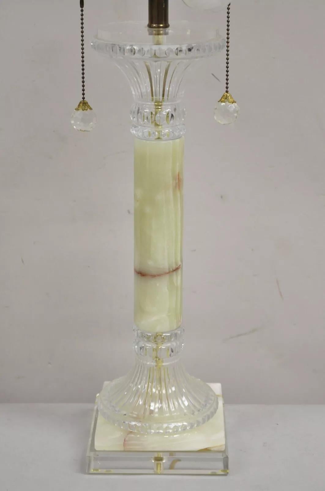 20ième siècle Lampe de table à colonne corinthienne en pierre d'onyx vert Hollywood Regency en vente