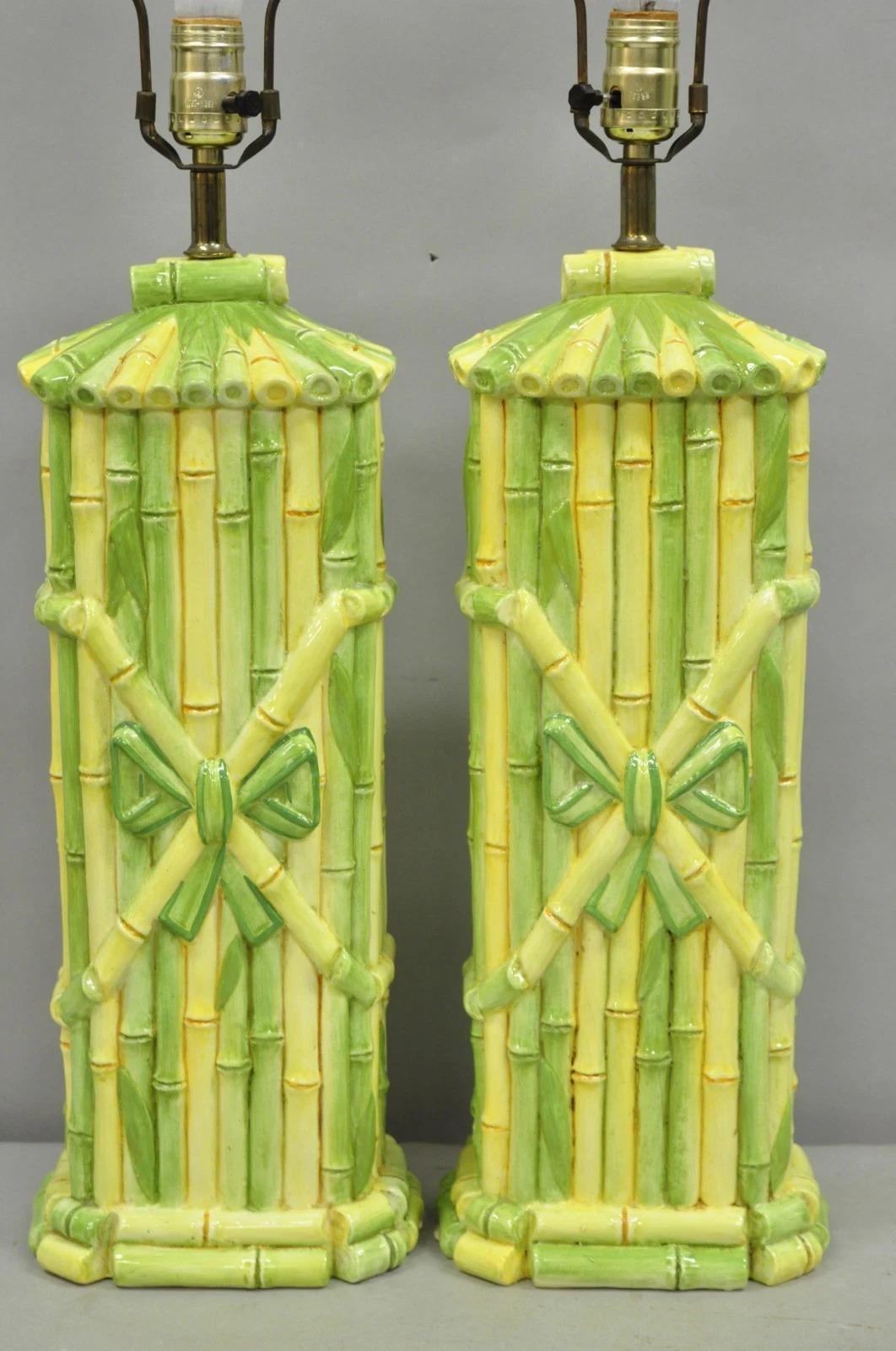 Inconnu Lampe de table Vintage Hollywood Regency en céramique verte et jaune en faux bambou - Paire en vente