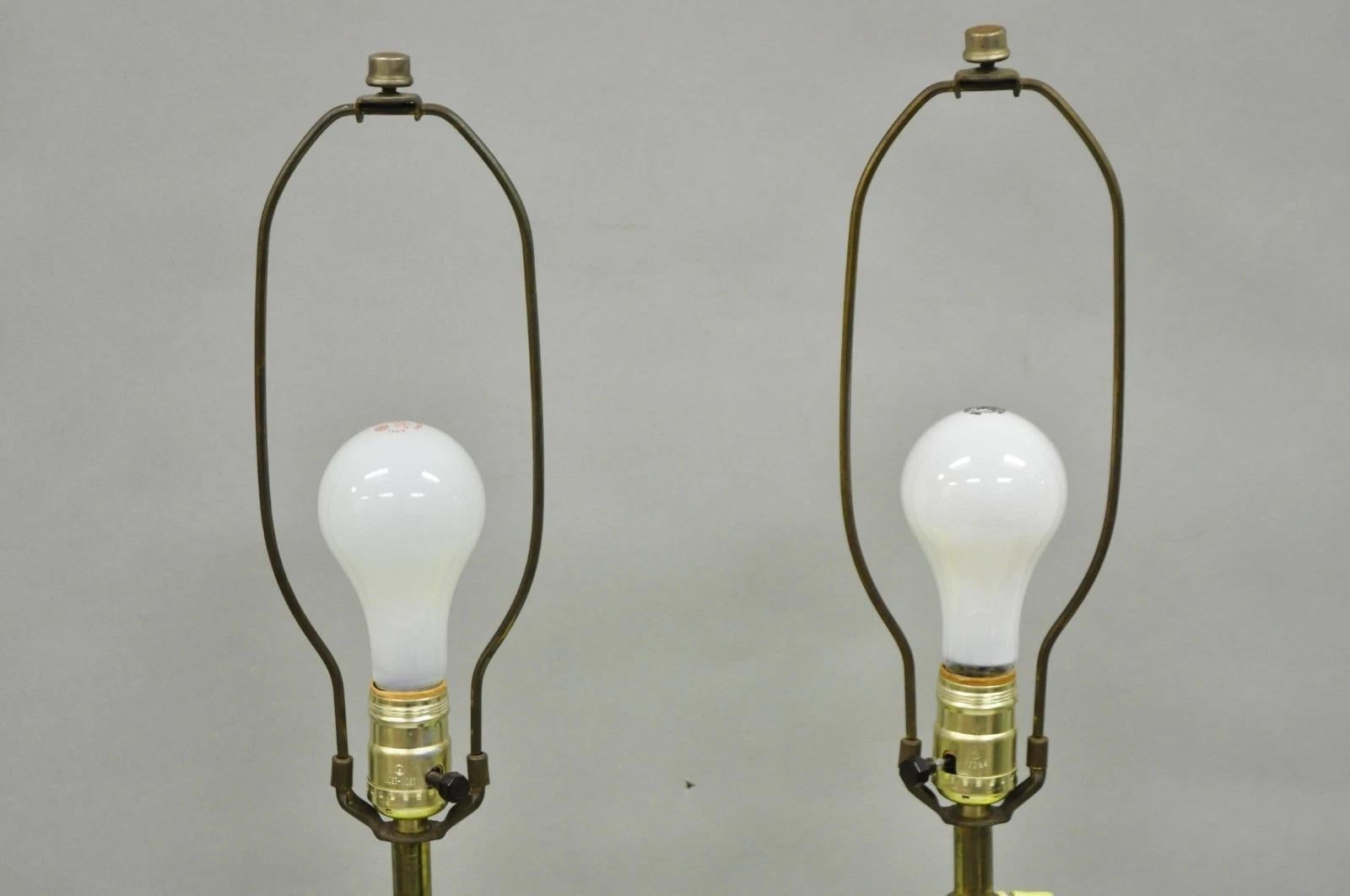 Céramique Lampe de table Vintage Hollywood Regency en céramique verte et jaune en faux bambou - Paire en vente