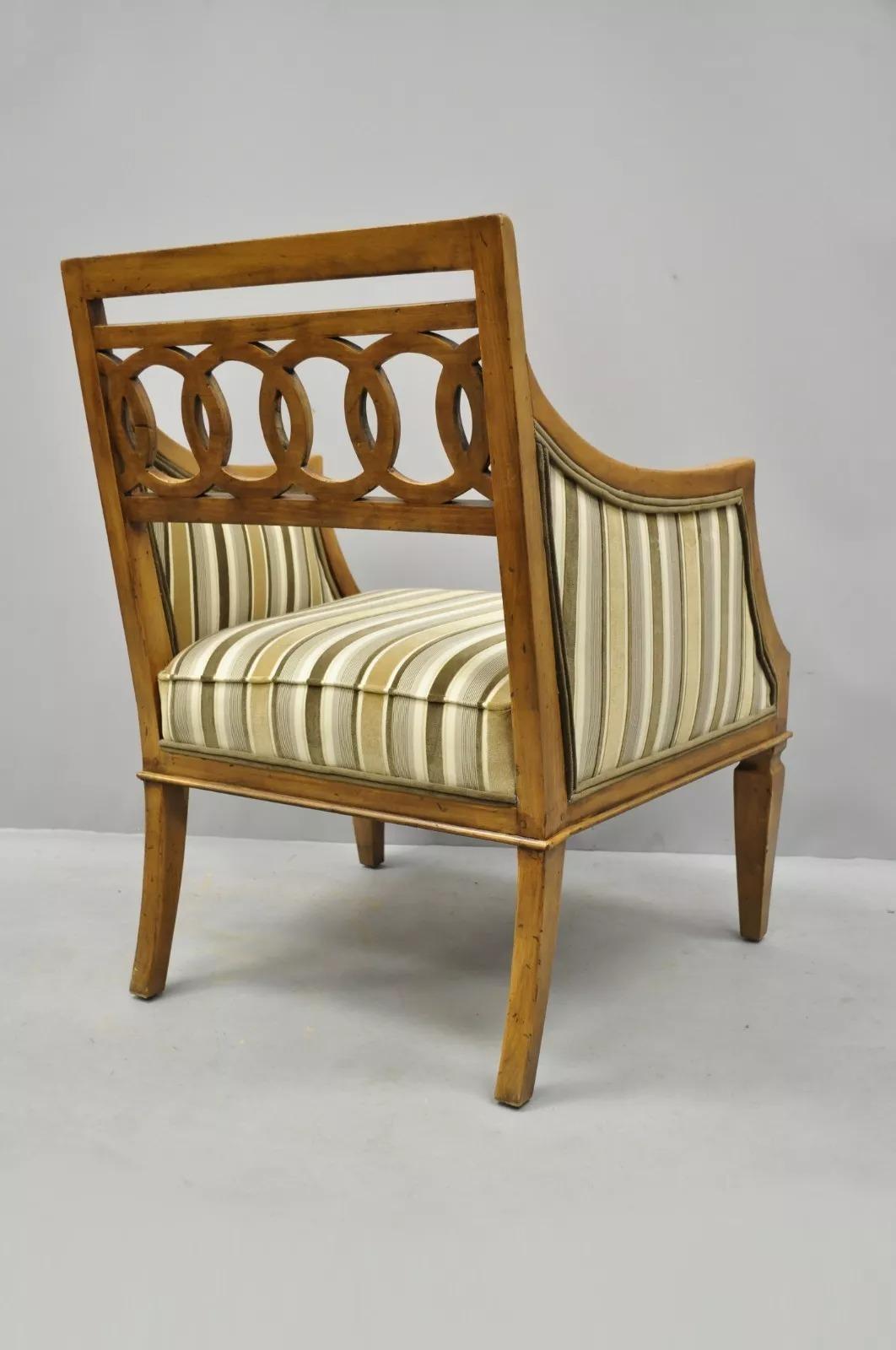 Paire de fauteuils de salon vintage Hollywood Regency en bois sculpté et en spirales imbriquées en vente 4