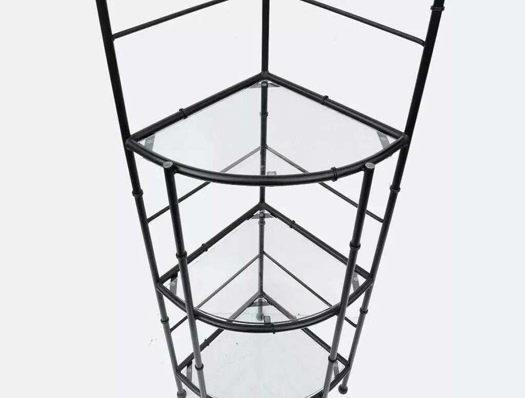 Vintage Hollywood Regency Eisen Metall Faux Bambus Ecke Bäcker Rack Etagere im Angebot 1