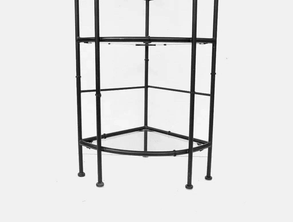 Vintage Hollywood Regency Eisen Metall Faux Bambus Ecke Bäcker Rack Etagere im Angebot 2